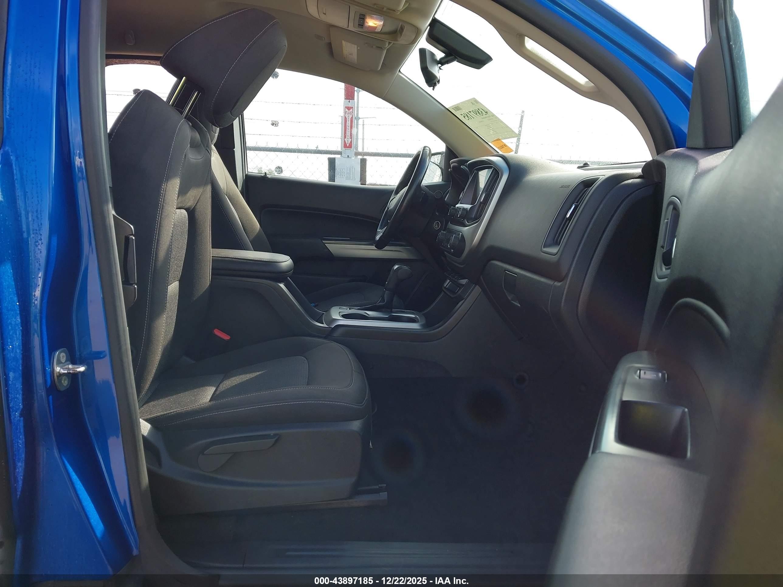 CHEVROLET COLORADO image 5