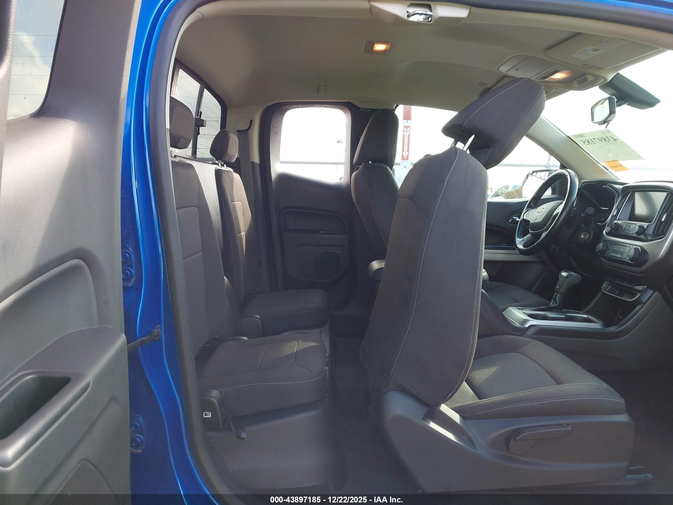 CHEVROLET COLORADO image 8