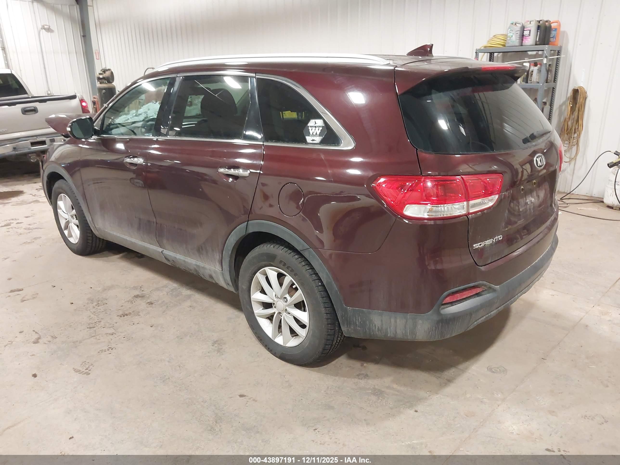KIA SORENTO image 3