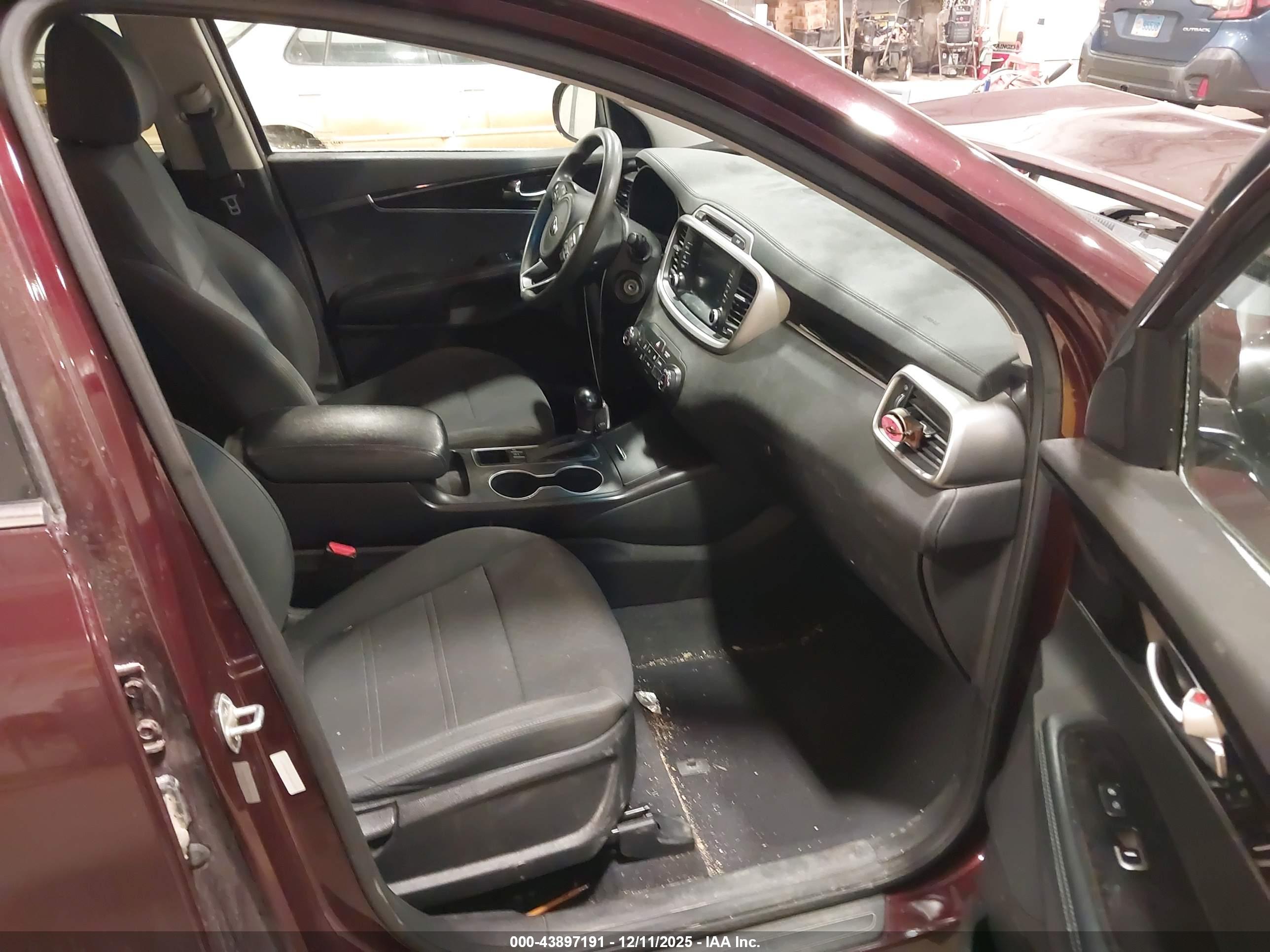 KIA SORENTO image 5