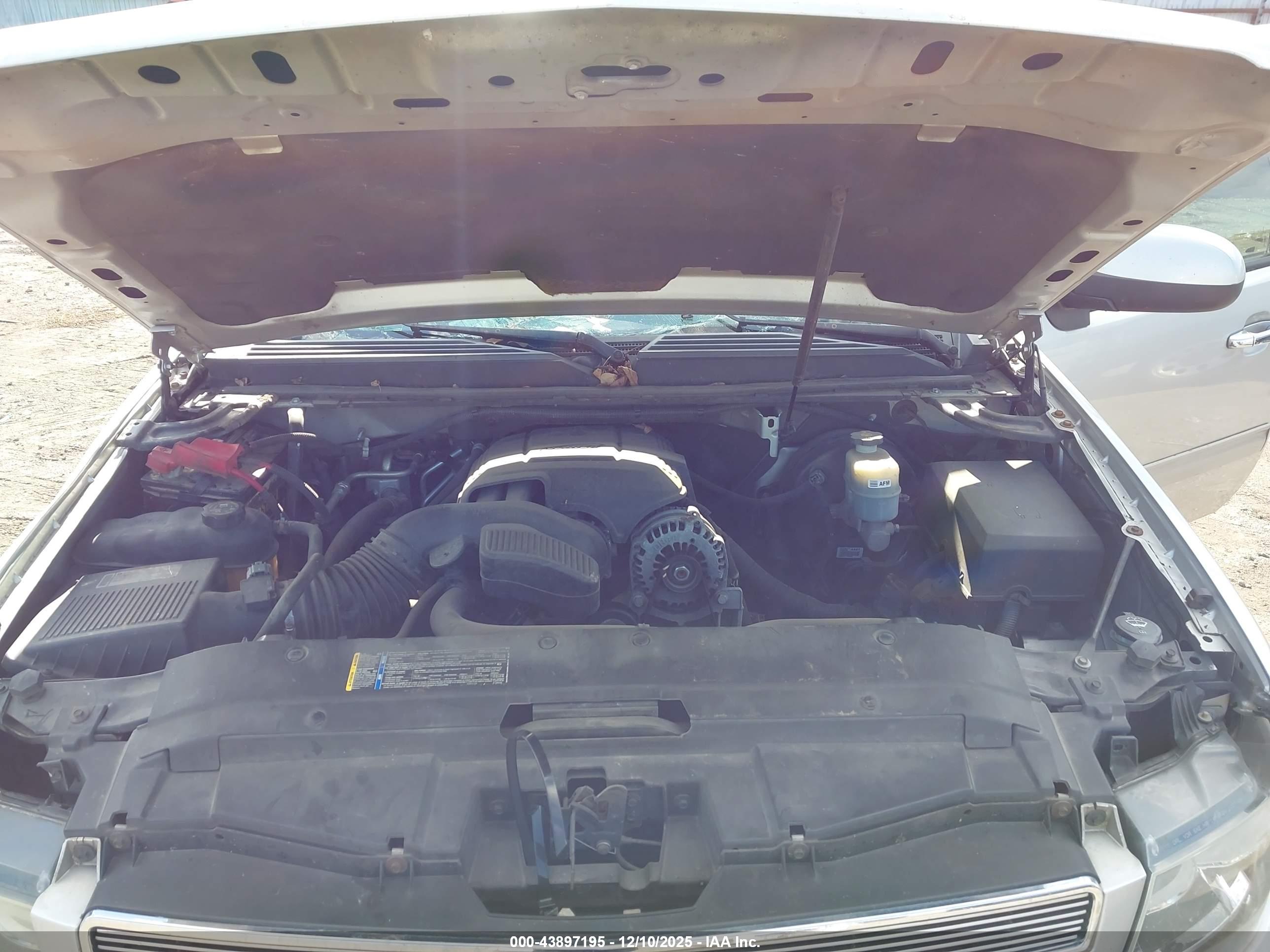 CHEVROLET SUBURBAN image 10