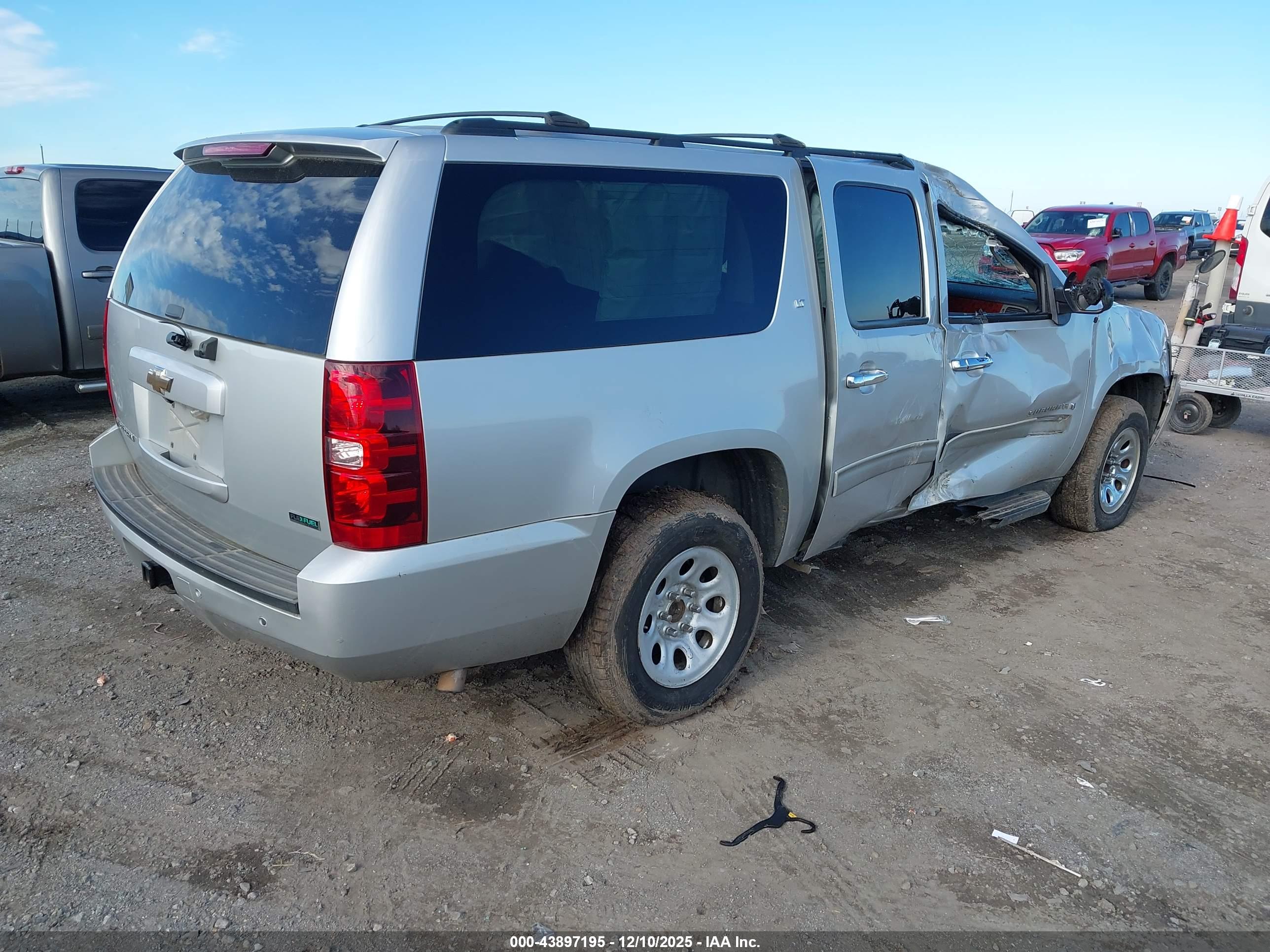 CHEVROLET SUBURBAN image 4