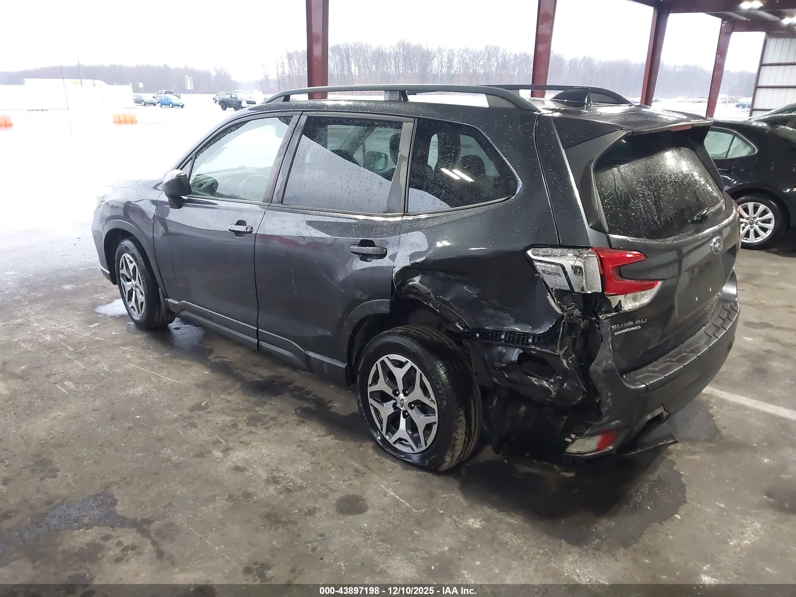 SUBARU FORESTER image 3
