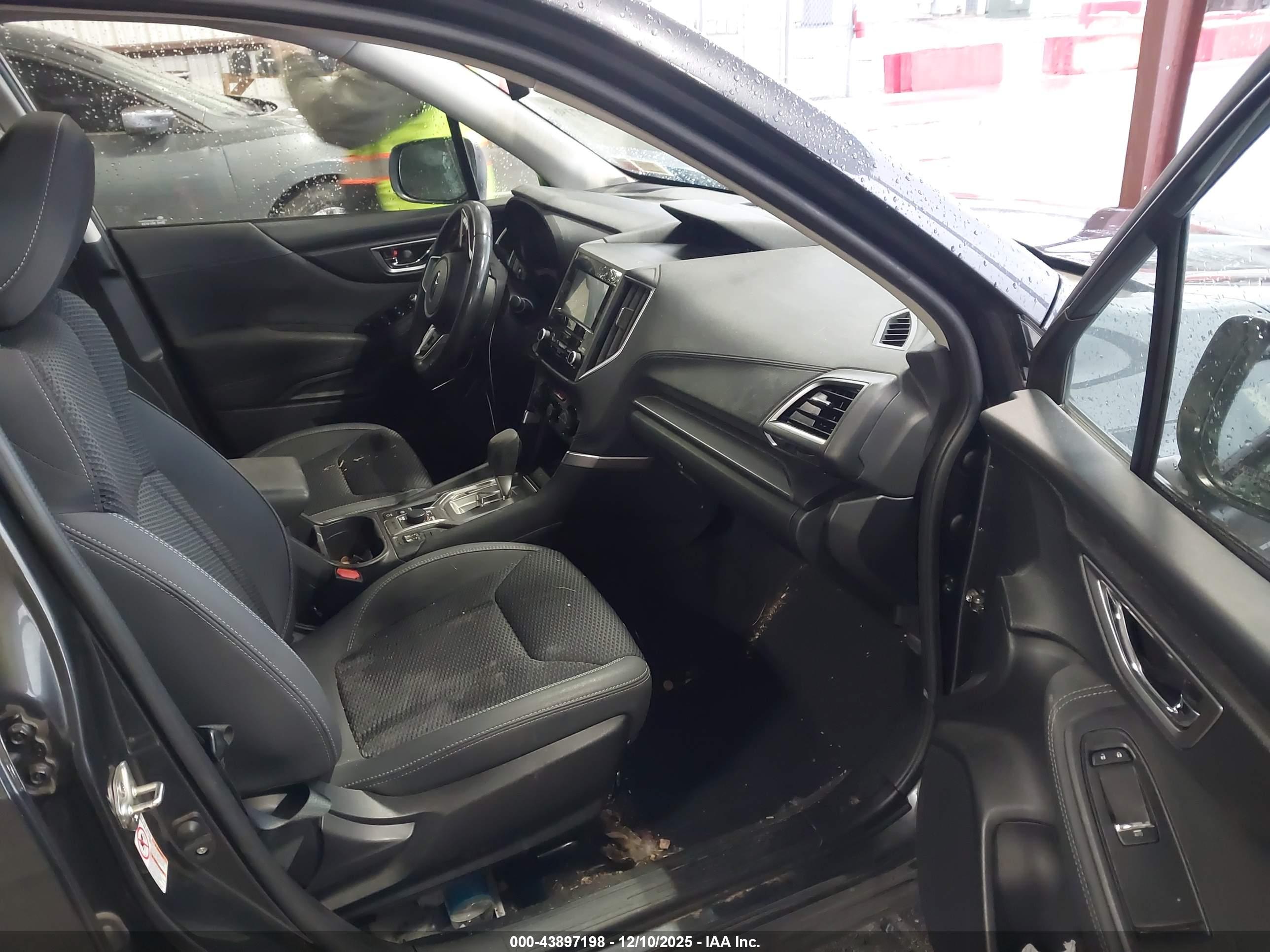 SUBARU FORESTER image 5