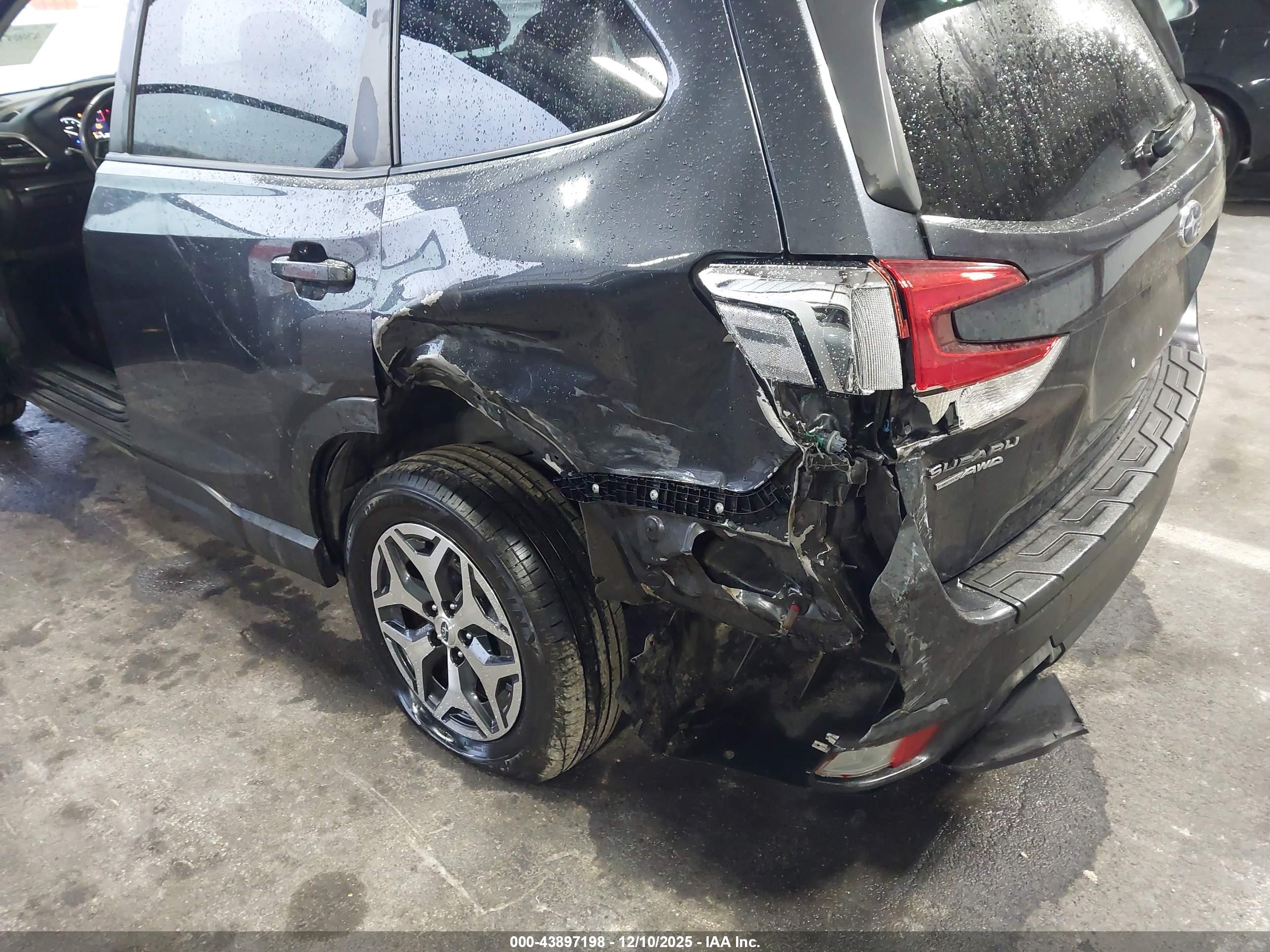 SUBARU FORESTER image 6