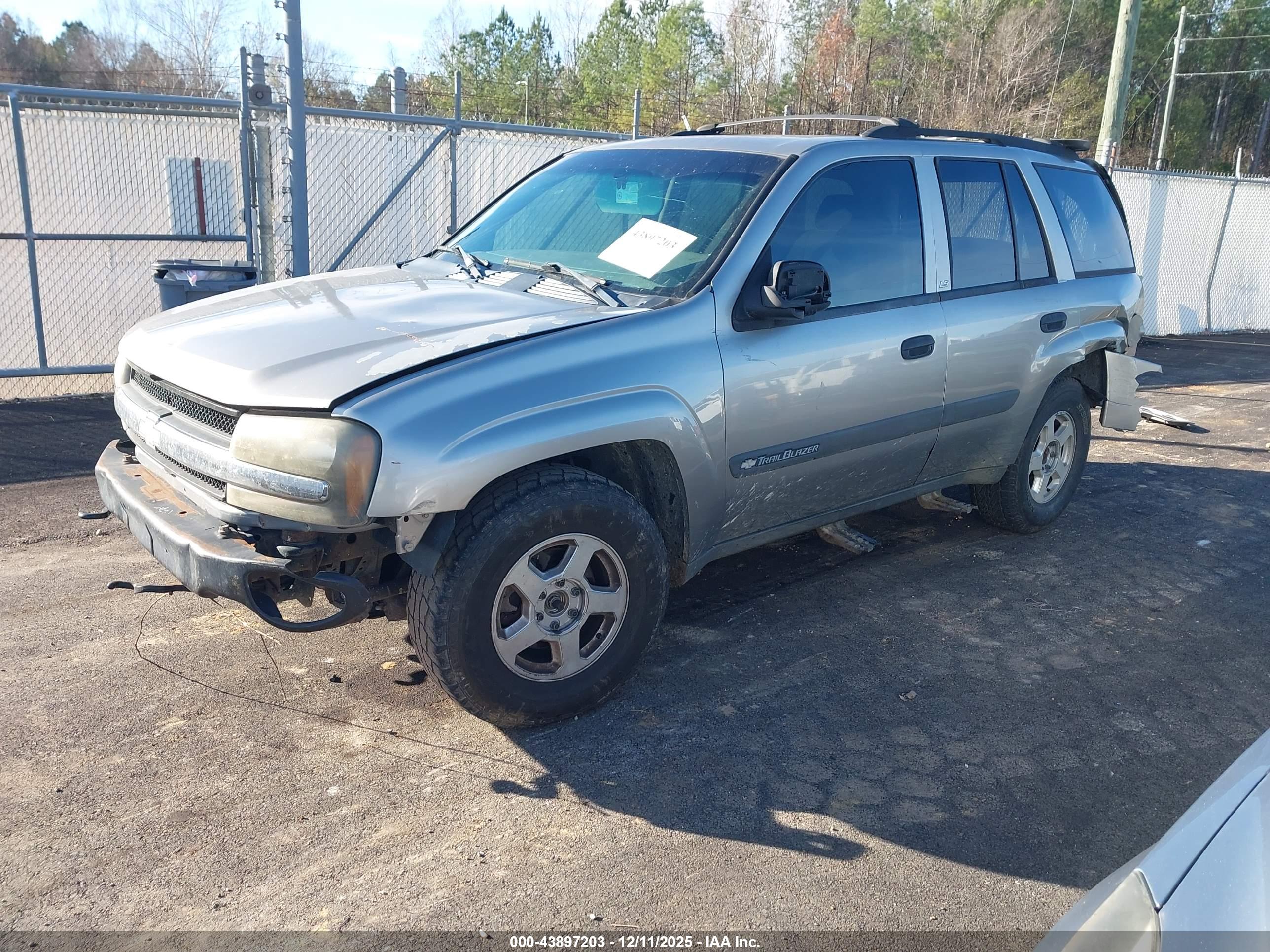 CHEVROLET TRAILBLAZER image 2
