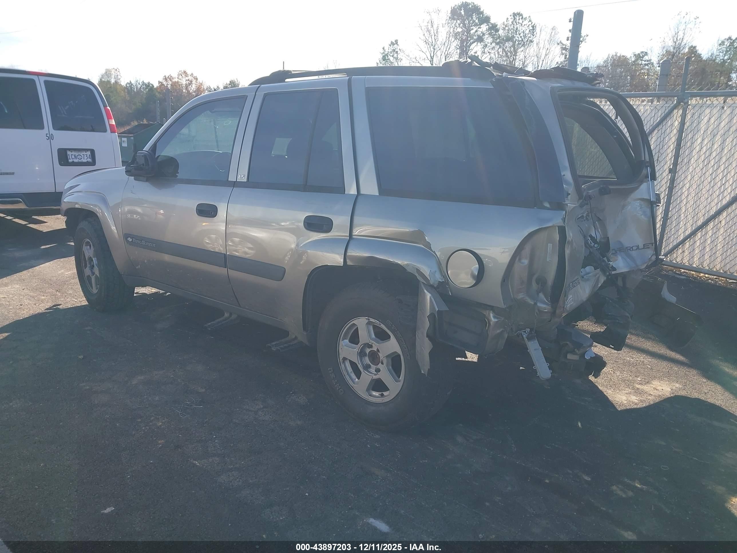CHEVROLET TRAILBLAZER image 3