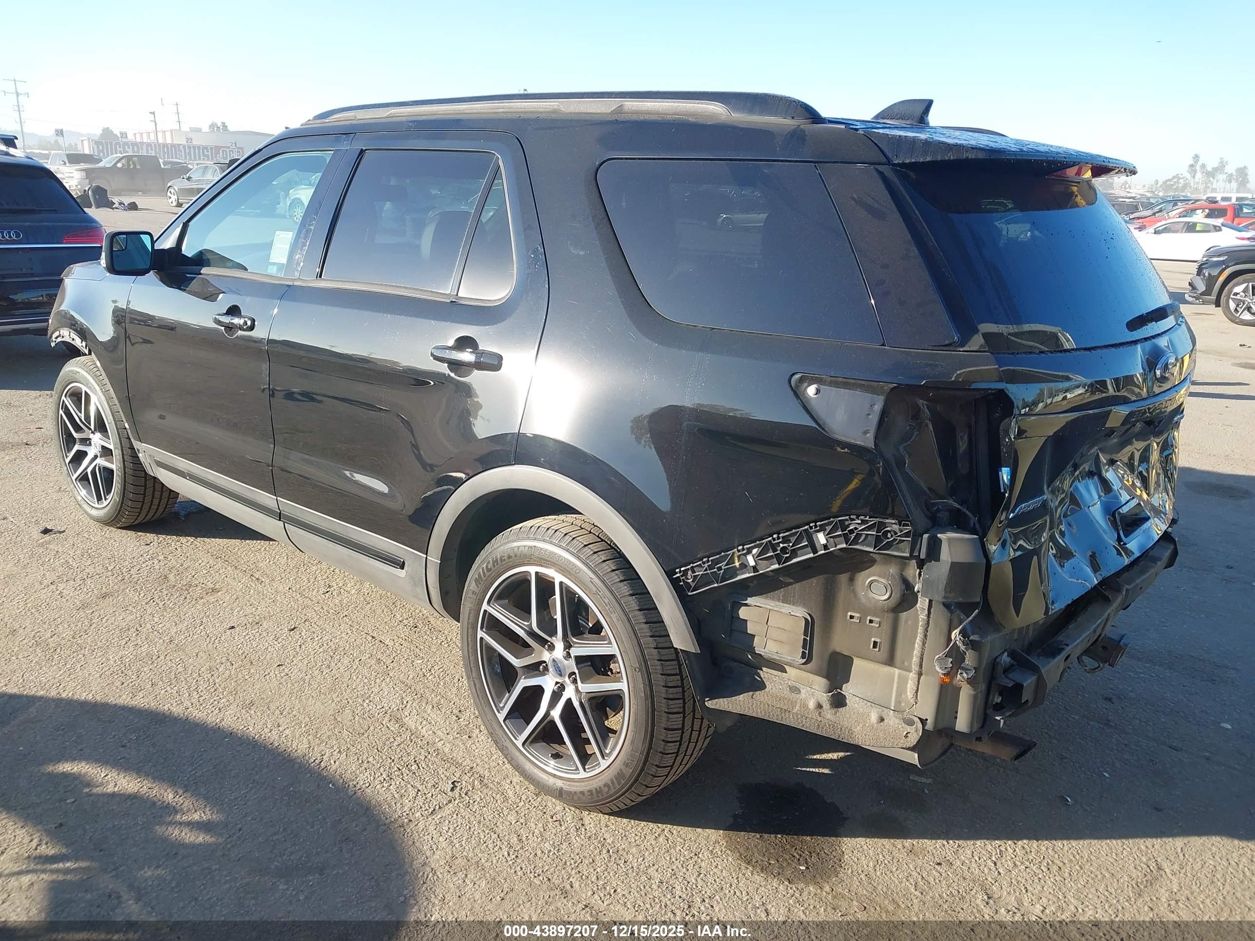 FORD EXPLORER image 3