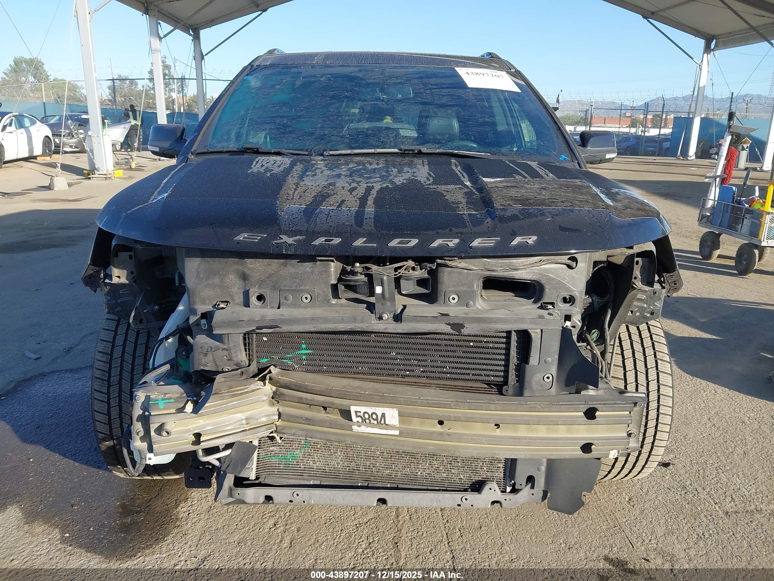 FORD EXPLORER image 6