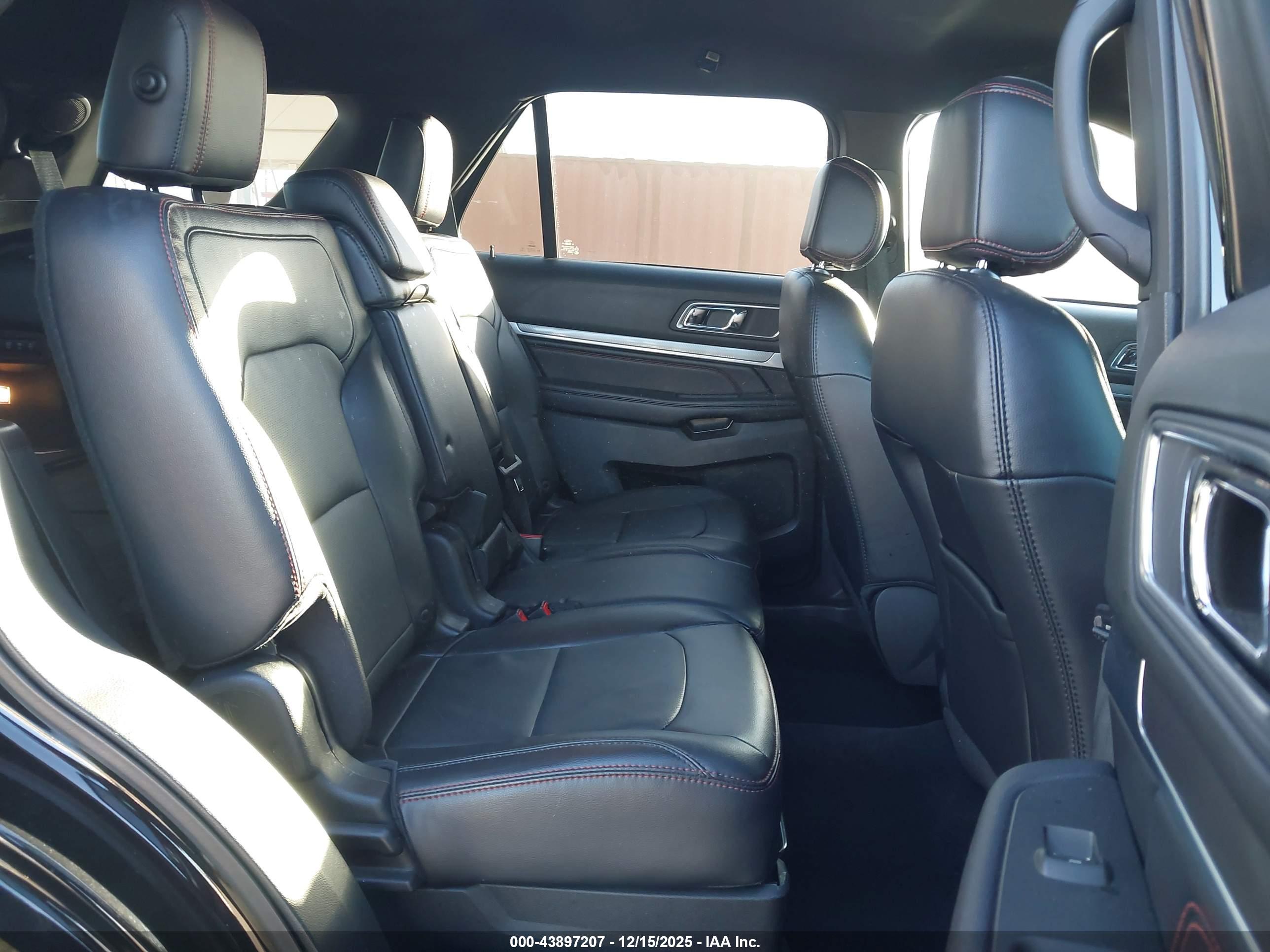 FORD EXPLORER image 8