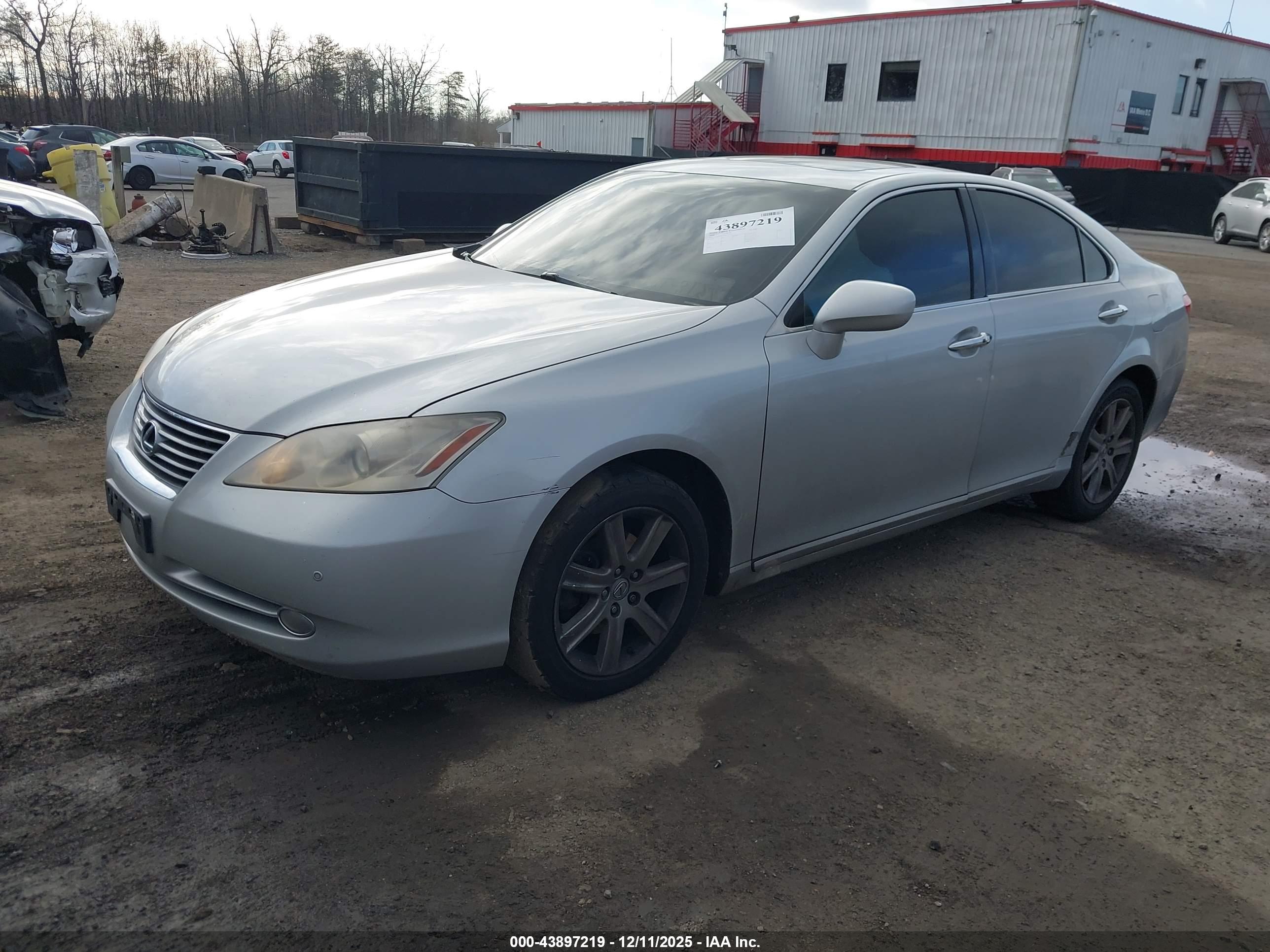 LEXUS ES image 2