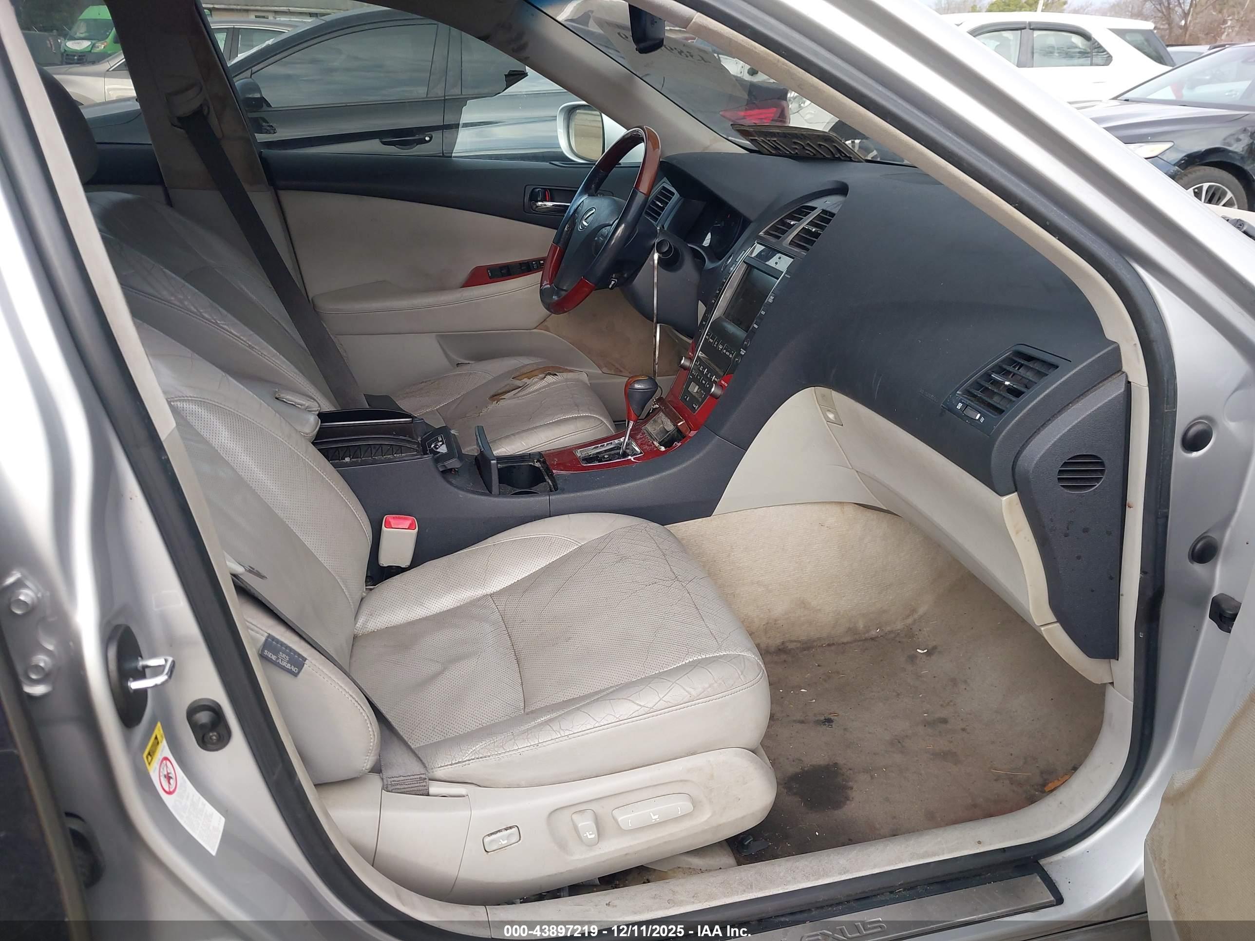LEXUS ES image 5