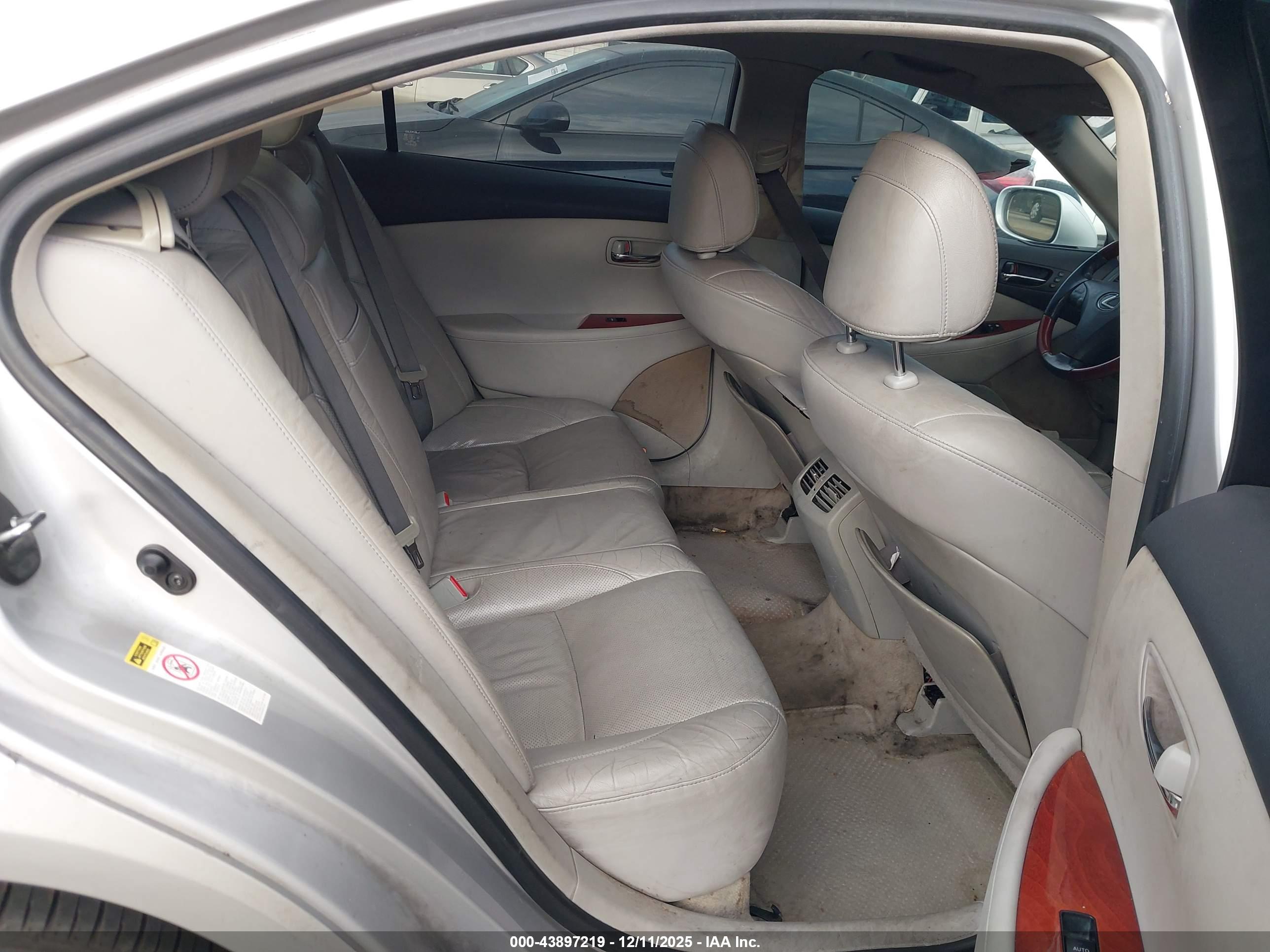 LEXUS ES image 8
