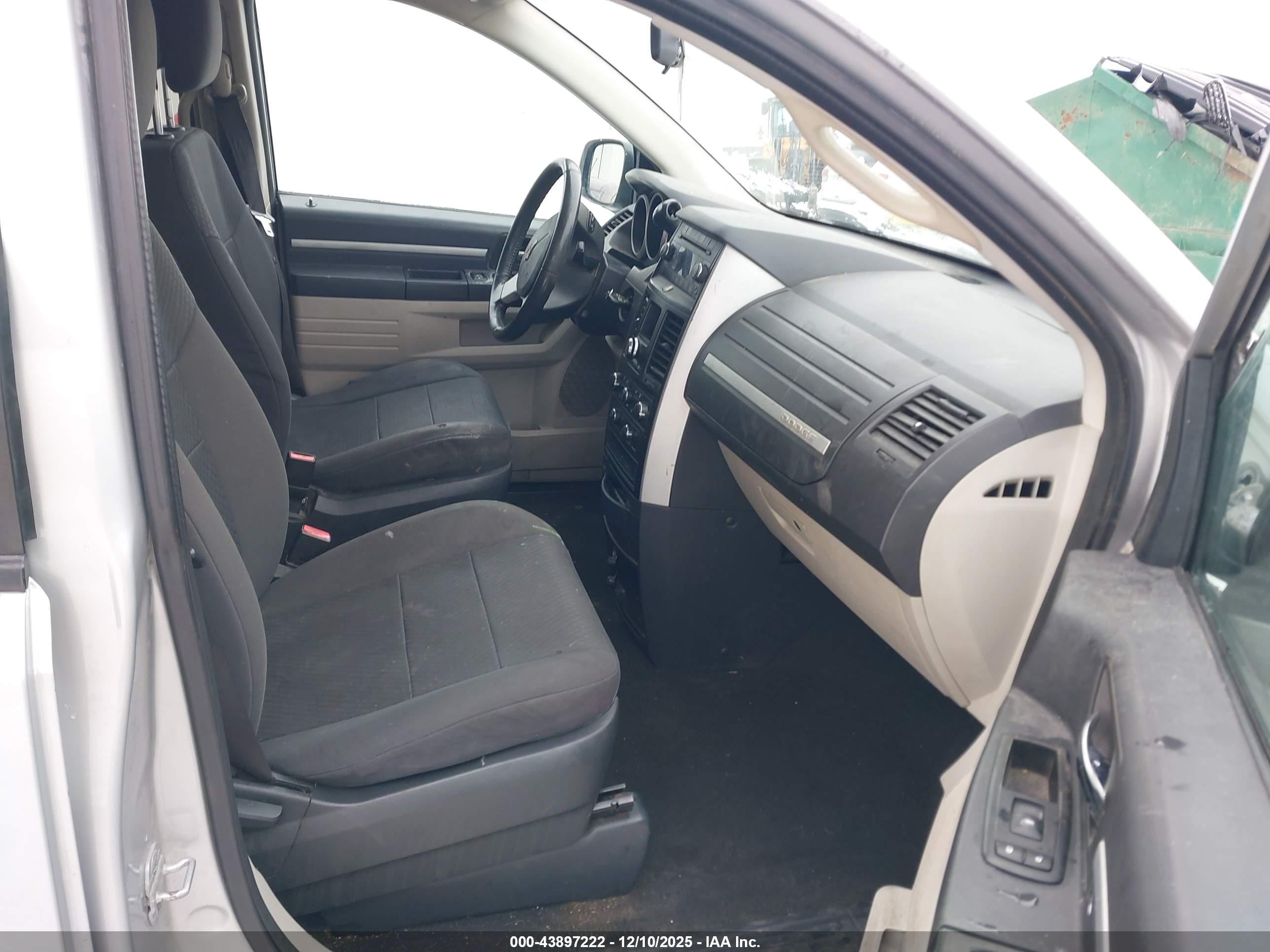 DODGE GRAND image 5