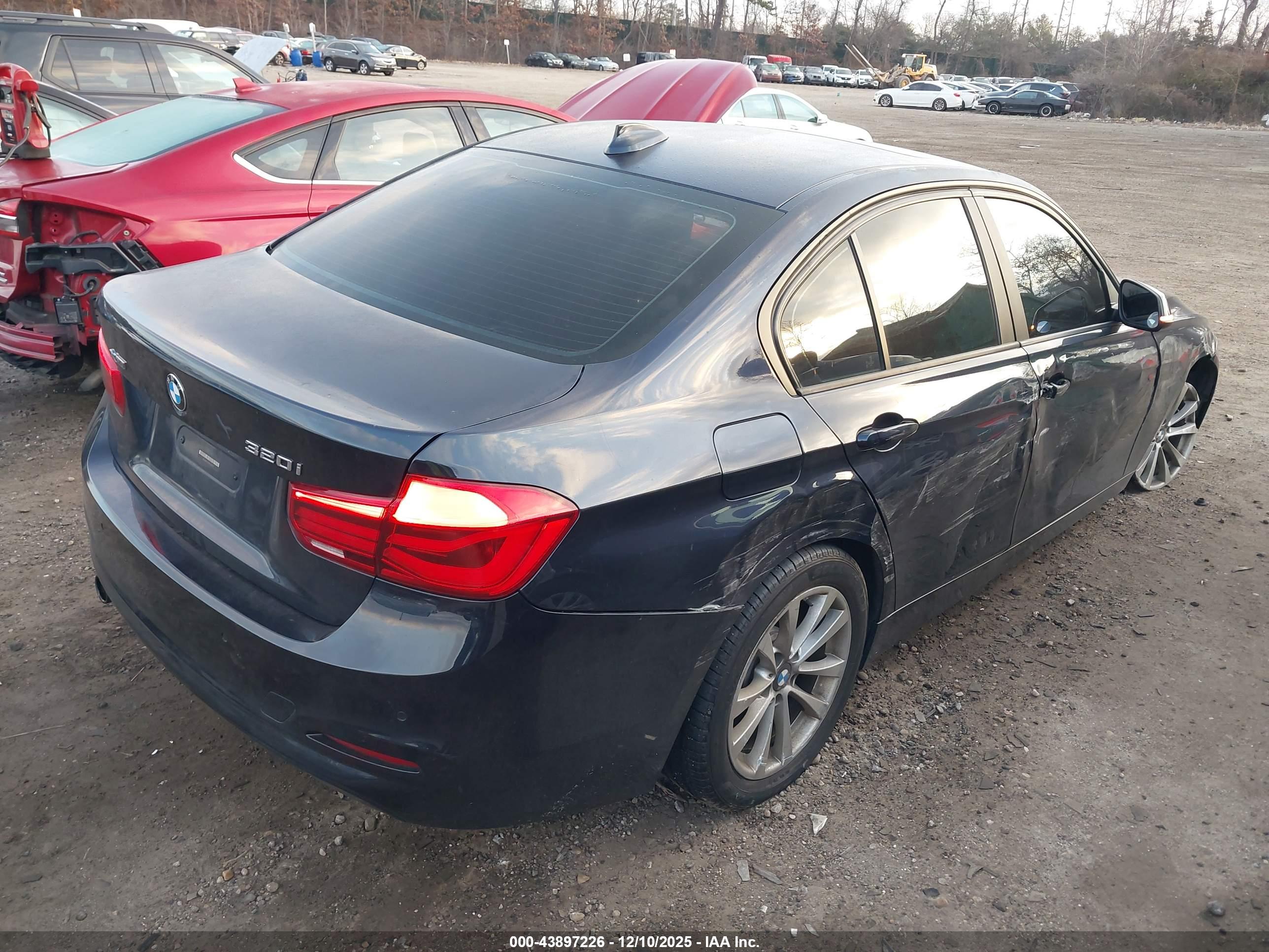 BMW 320I image 4