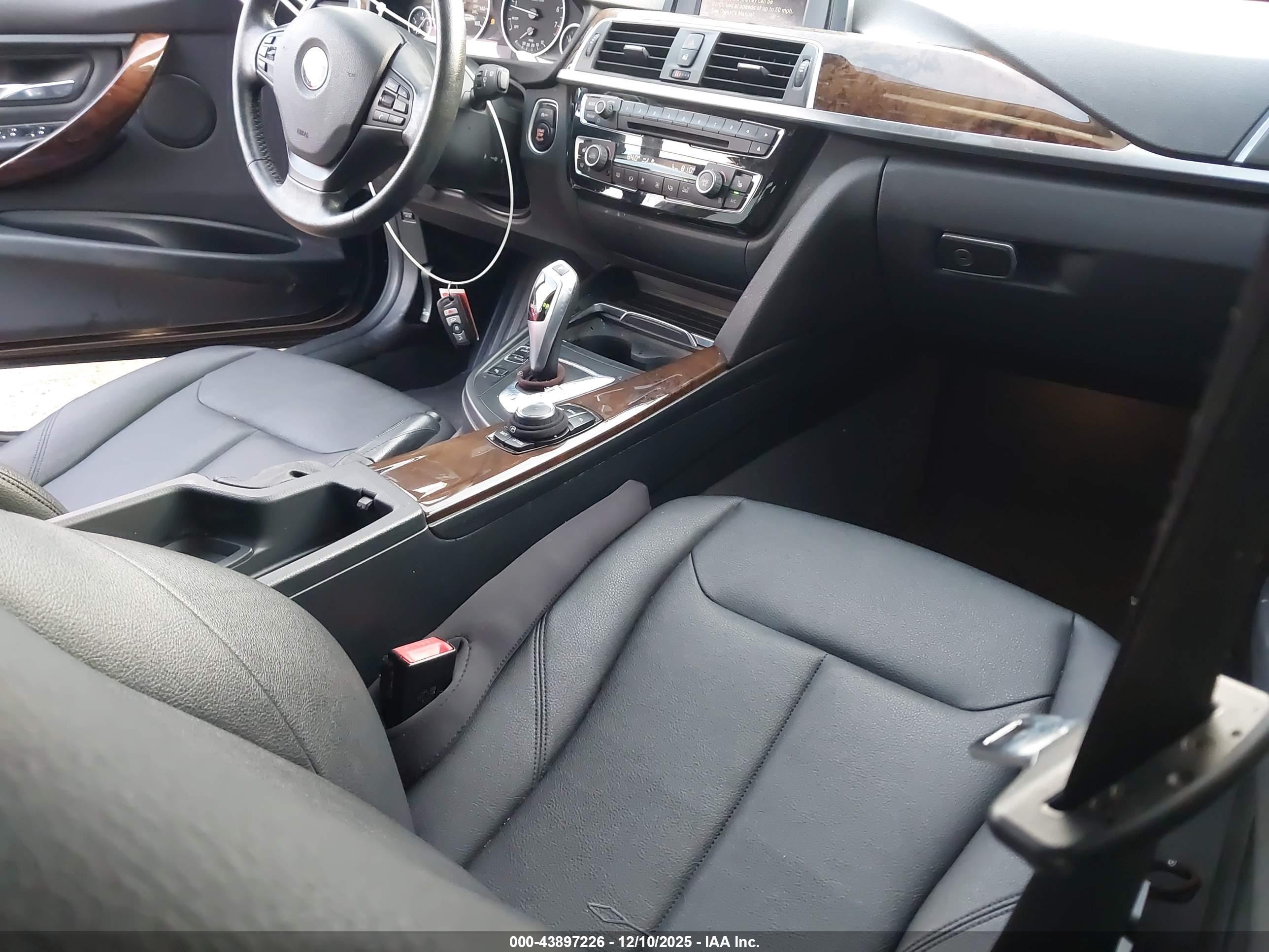 BMW 320I image 5
