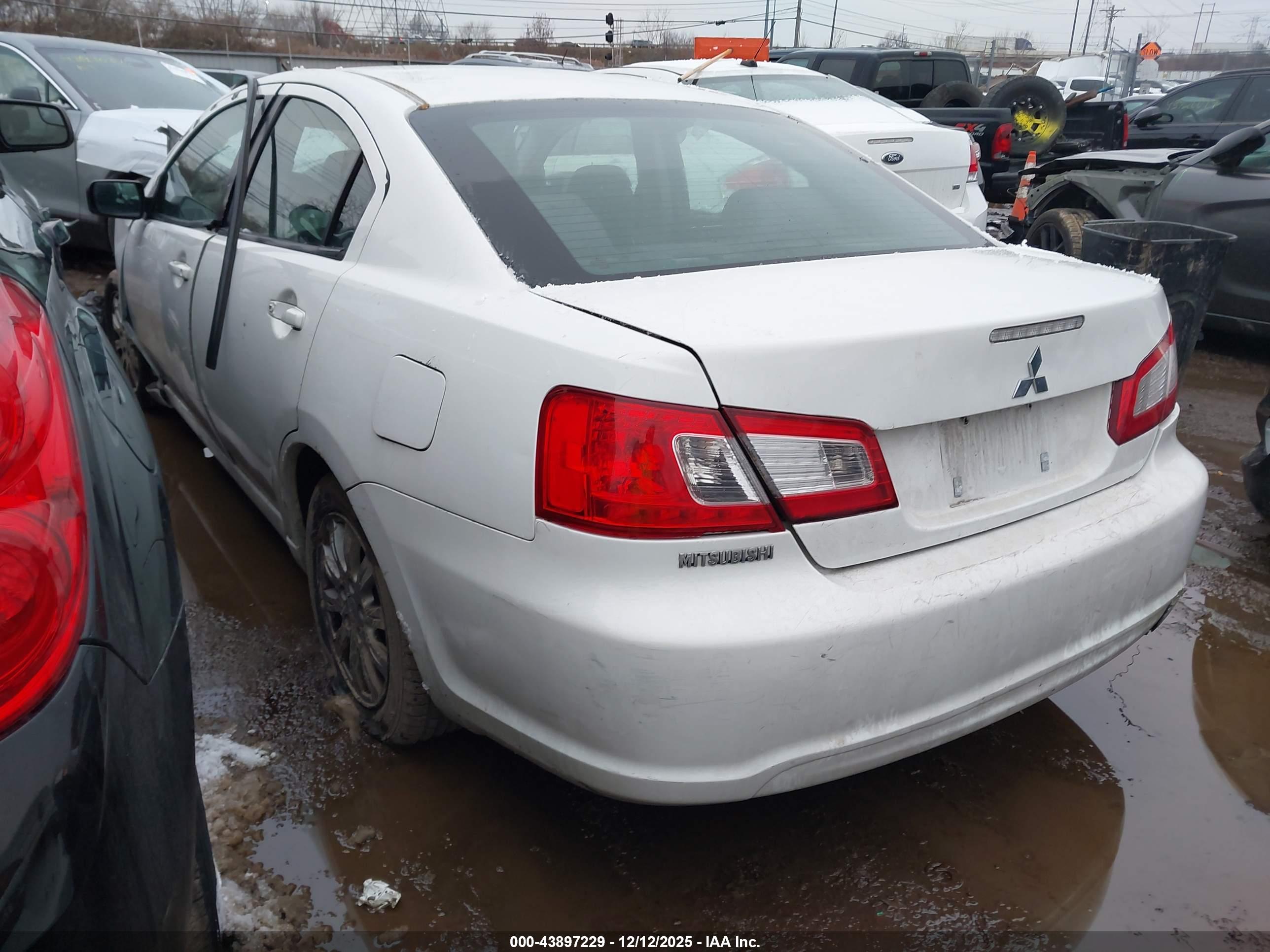 MITSUBISHI GALANT image 3