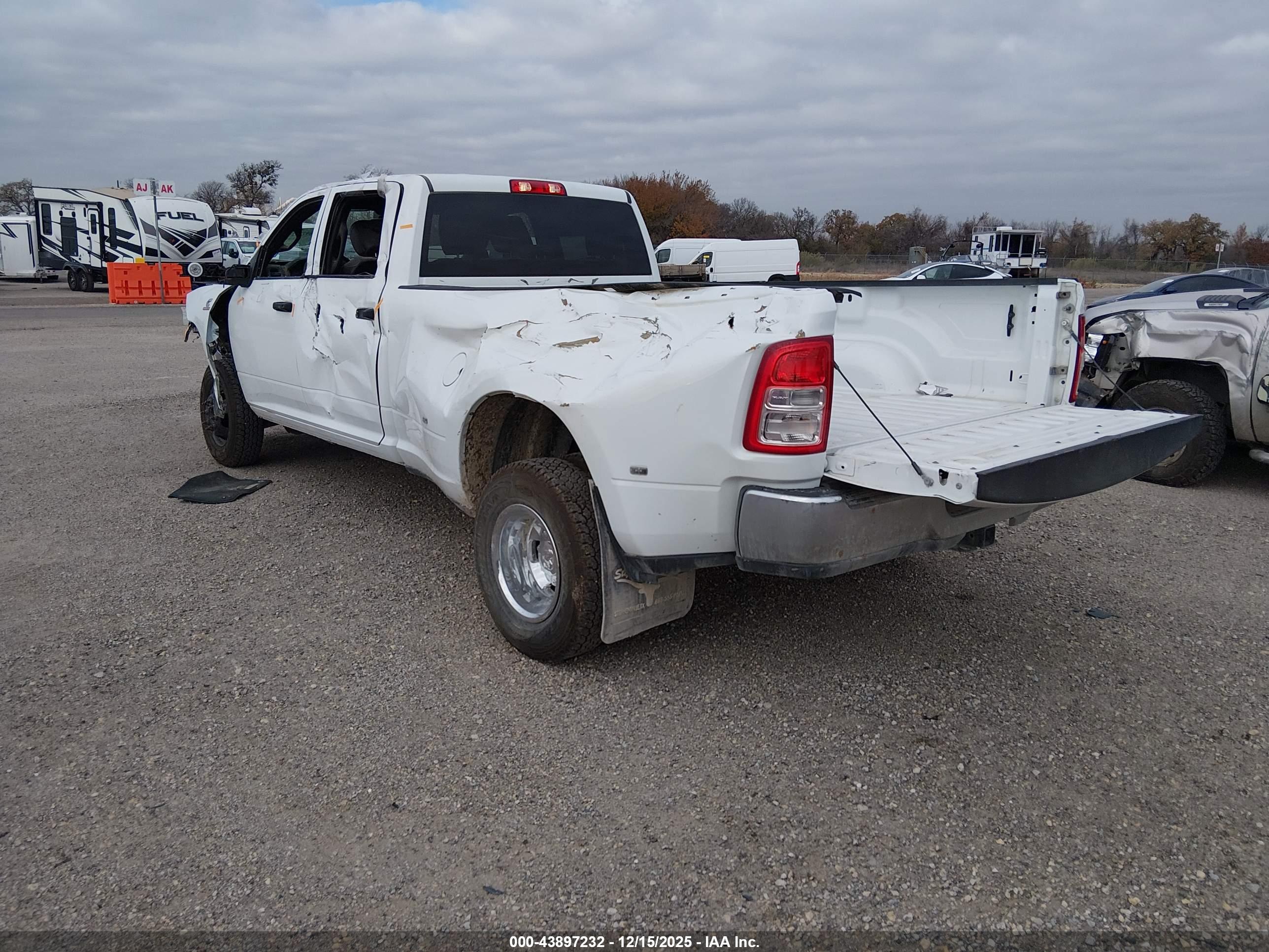 RAM 3500 image 3