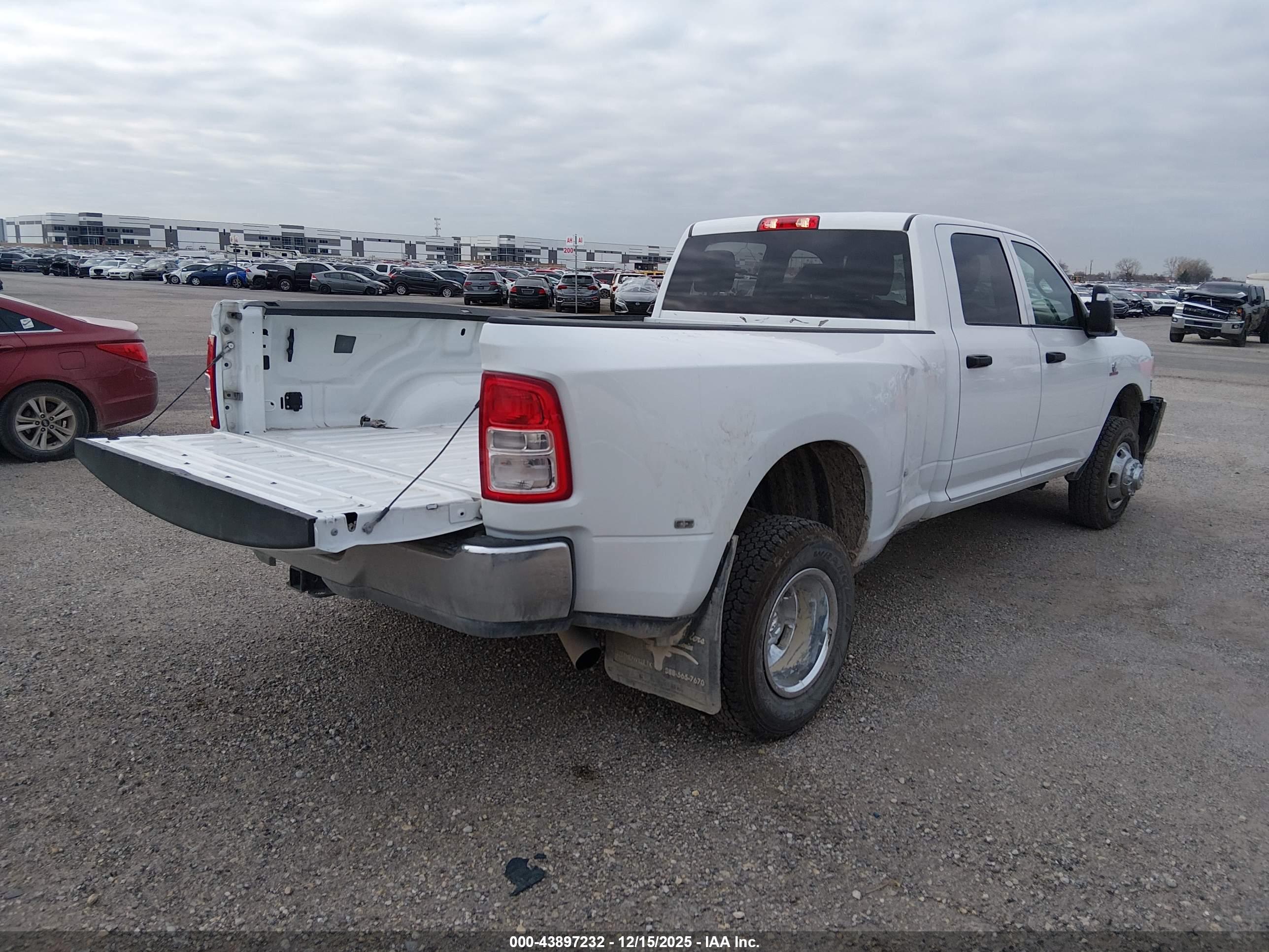 RAM 3500 image 4