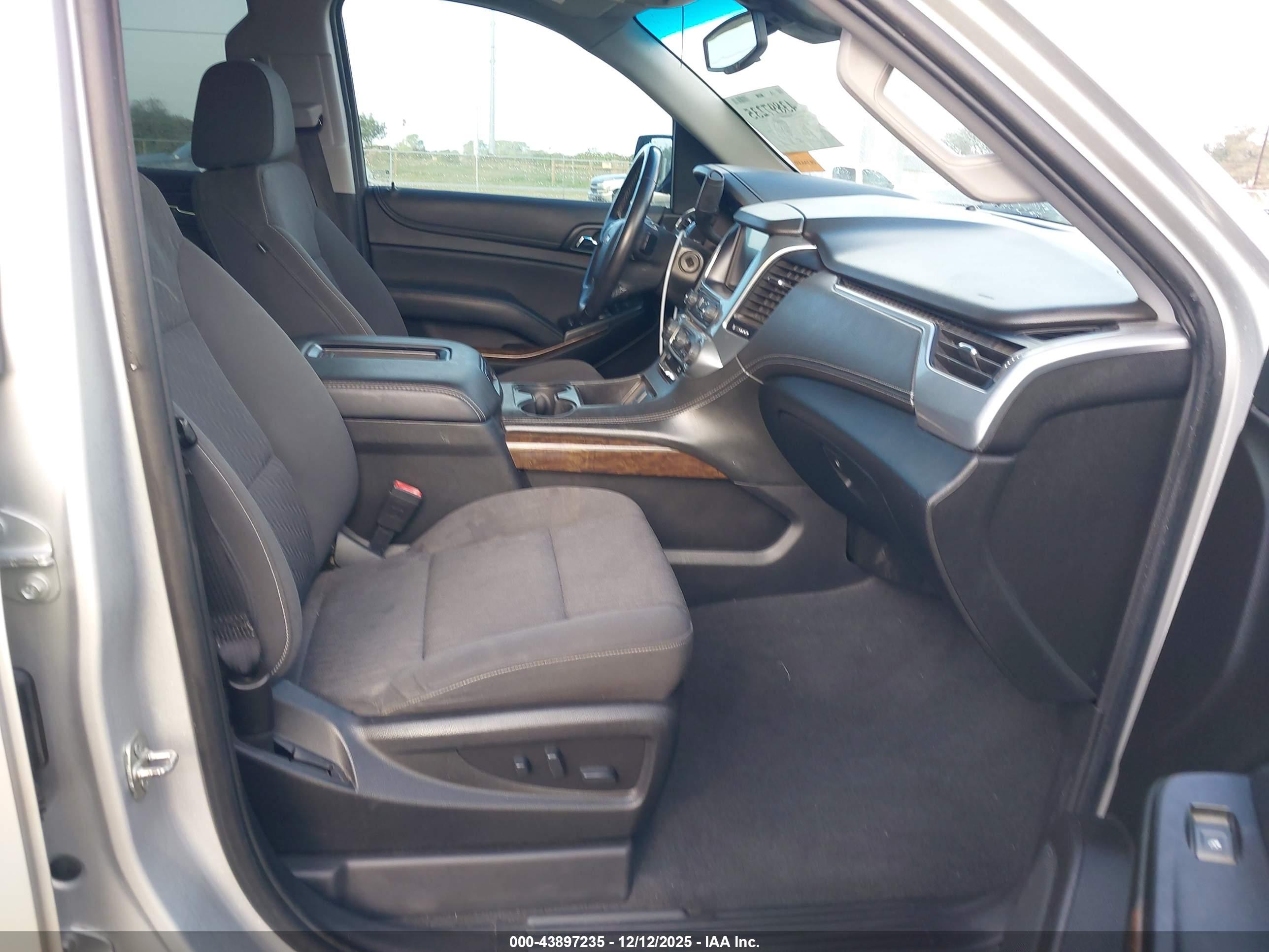 CHEVROLET TAHOE image 5