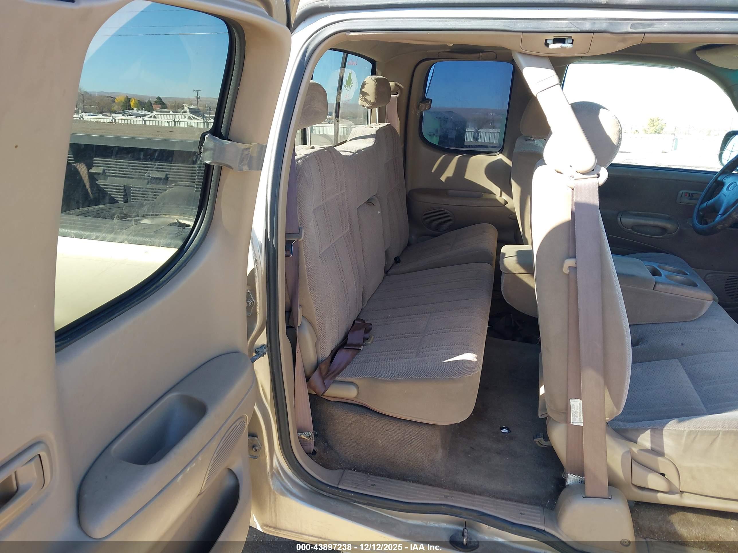 TOYOTA TUNDRA image 8