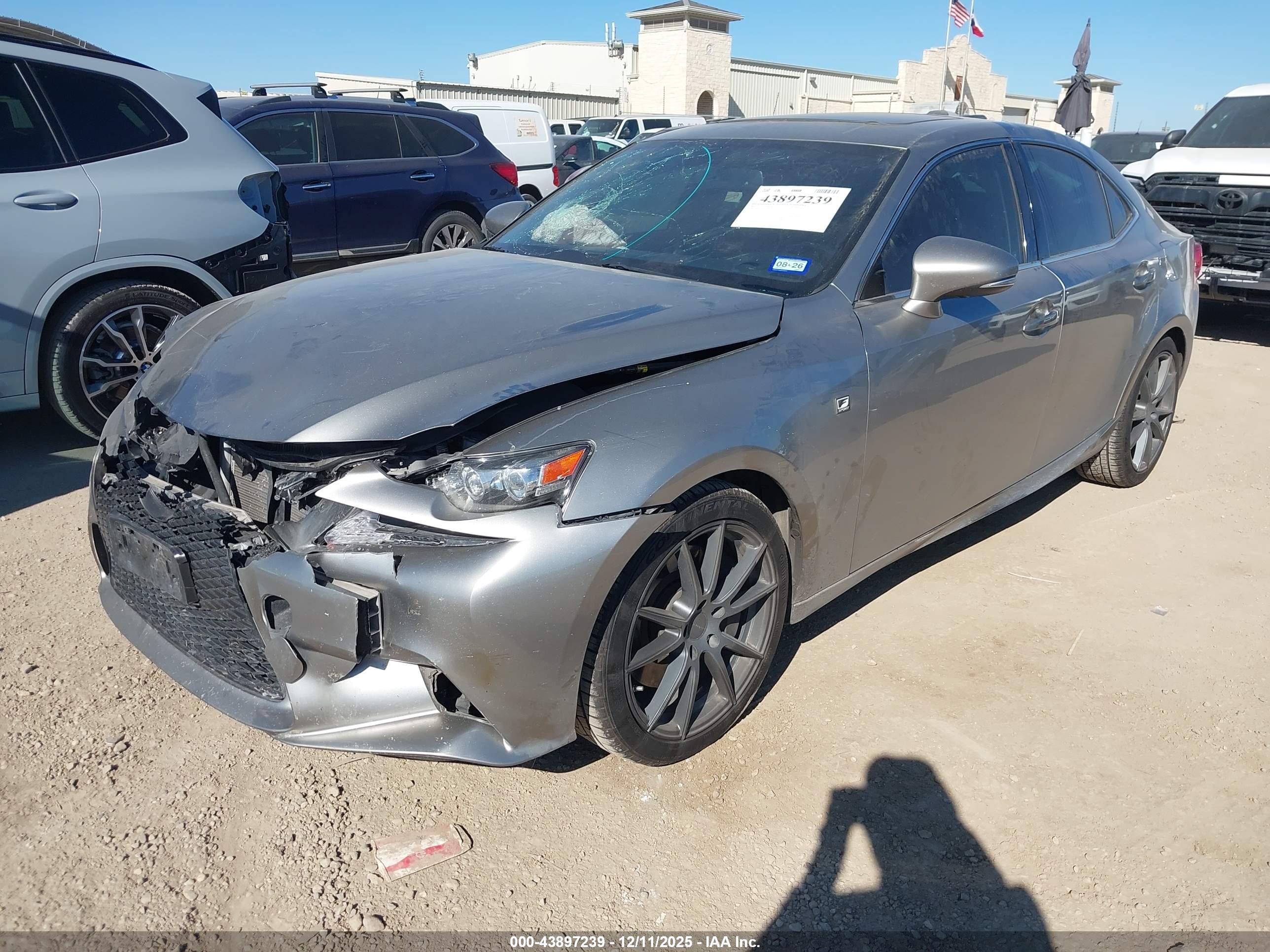 LEXUS IS image 2