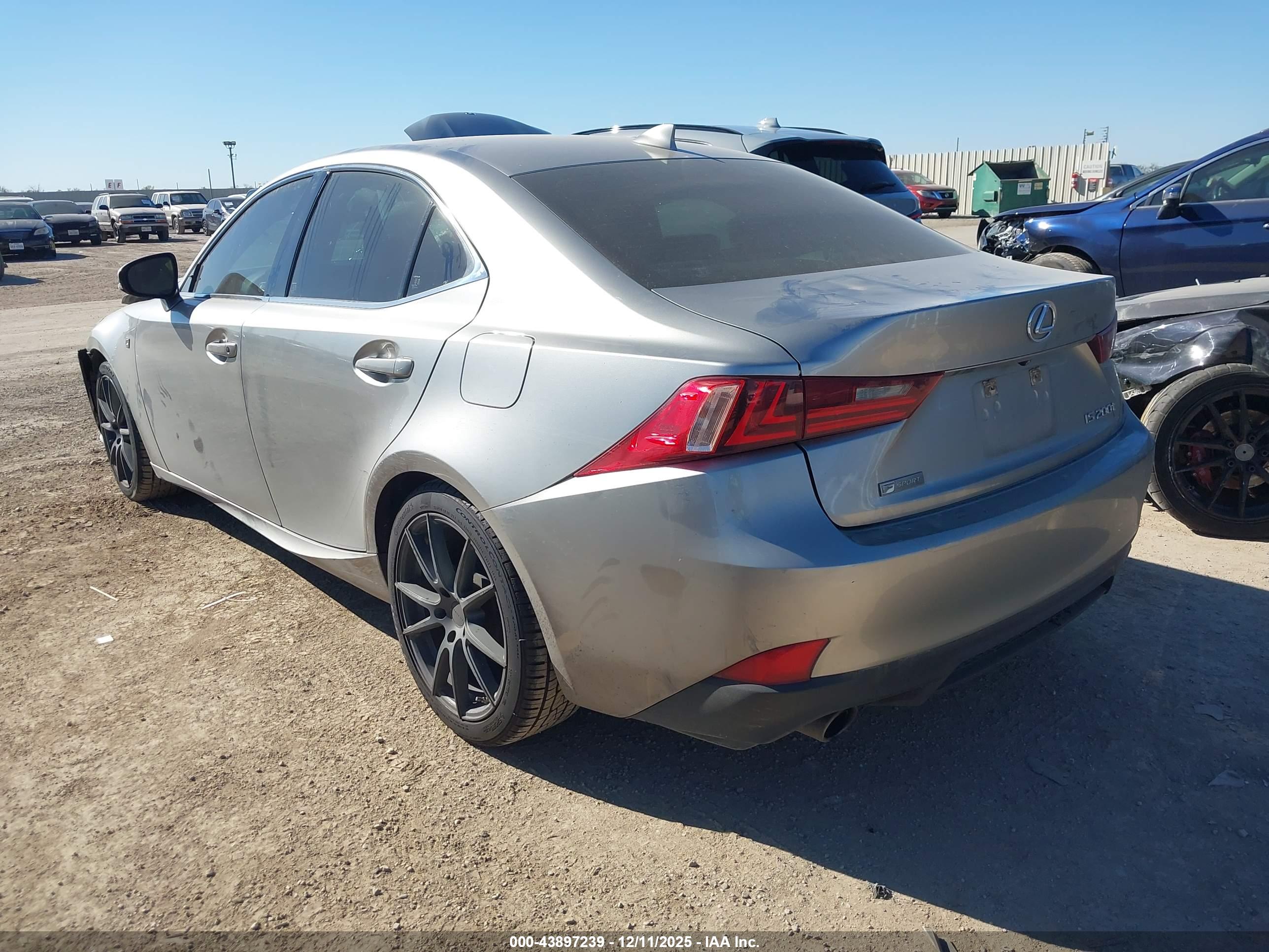 LEXUS IS image 3