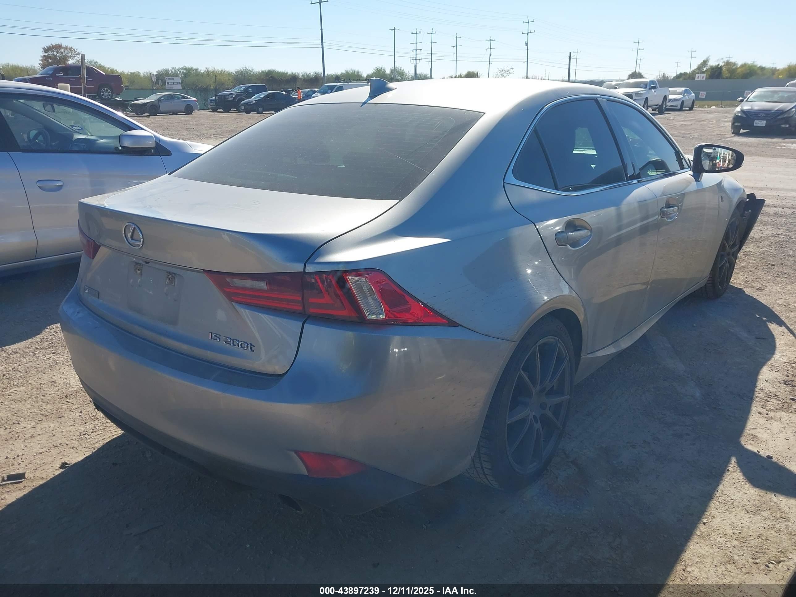 LEXUS IS image 4