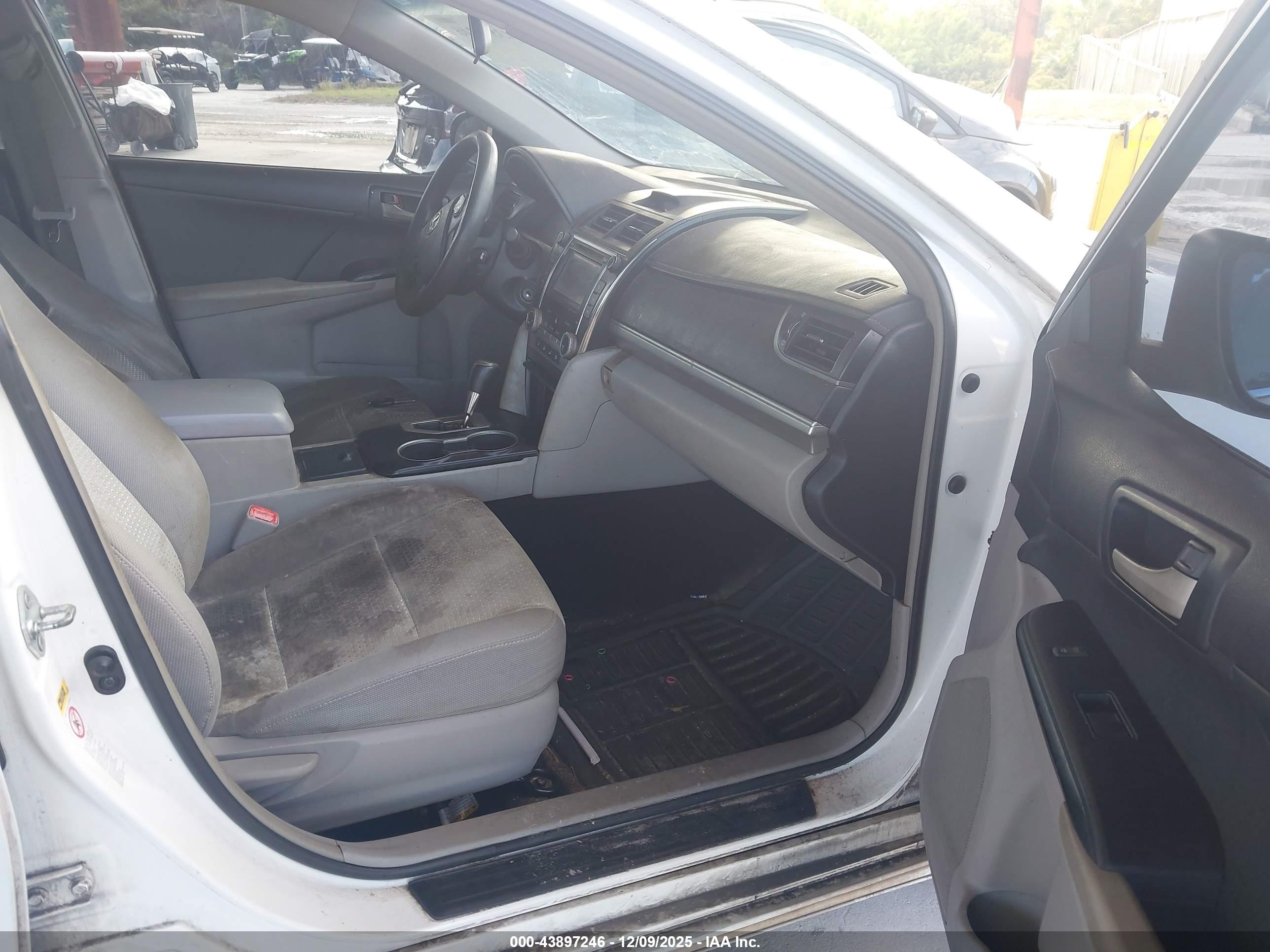 TOYOTA CAMRY image 5