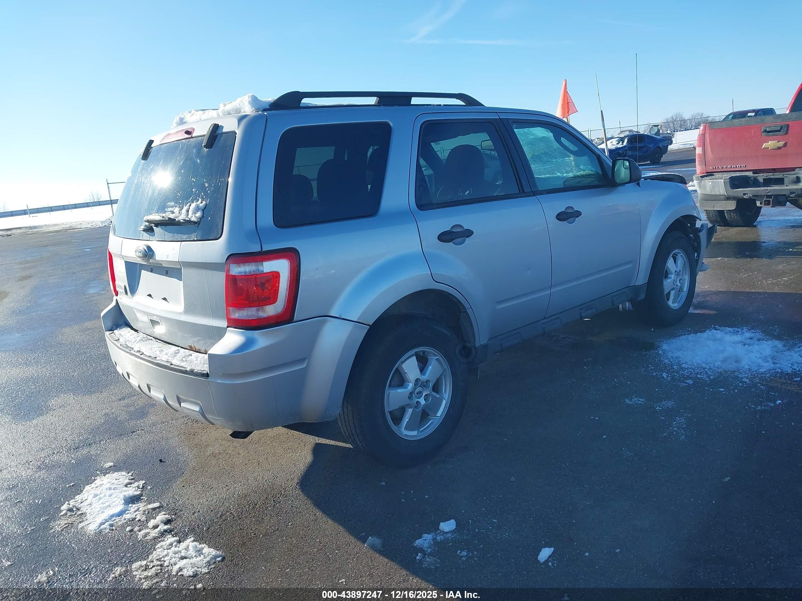 FORD ESCAPE image 4