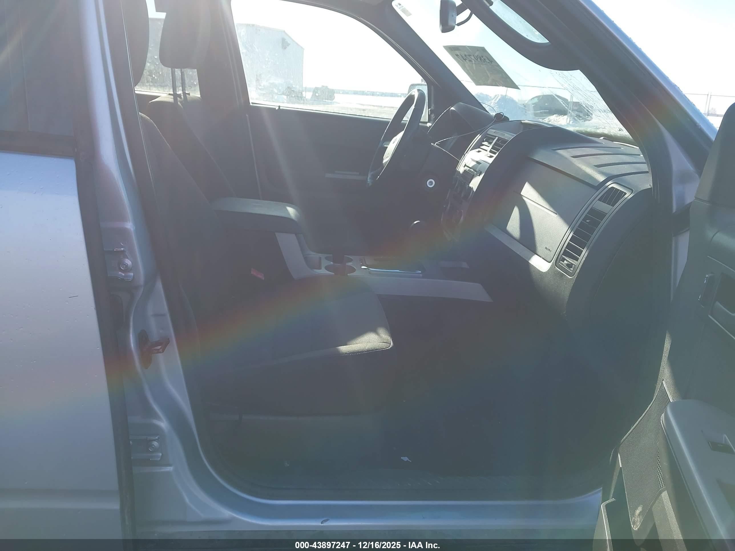 FORD ESCAPE image 5