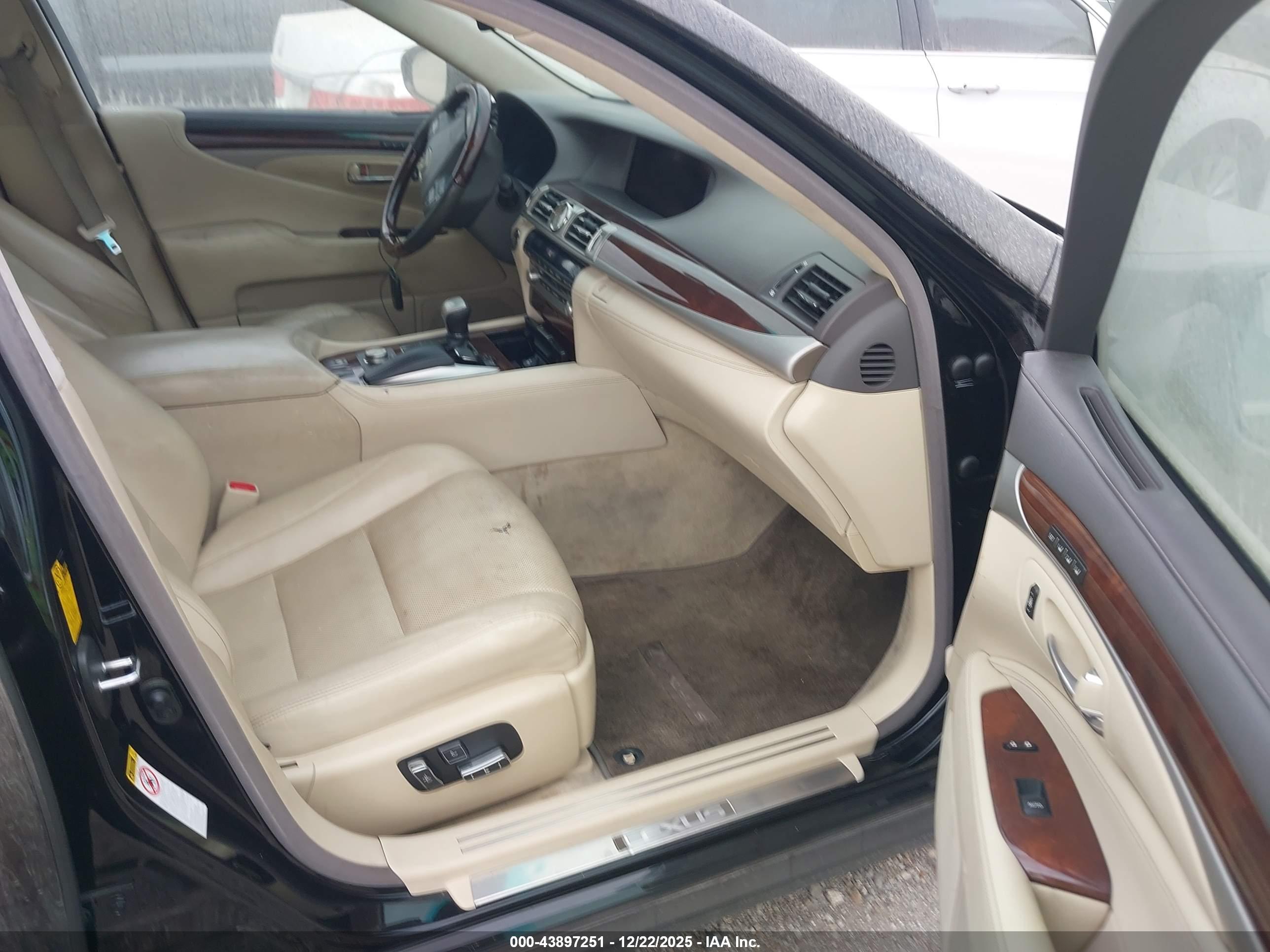 LEXUS LS image 5