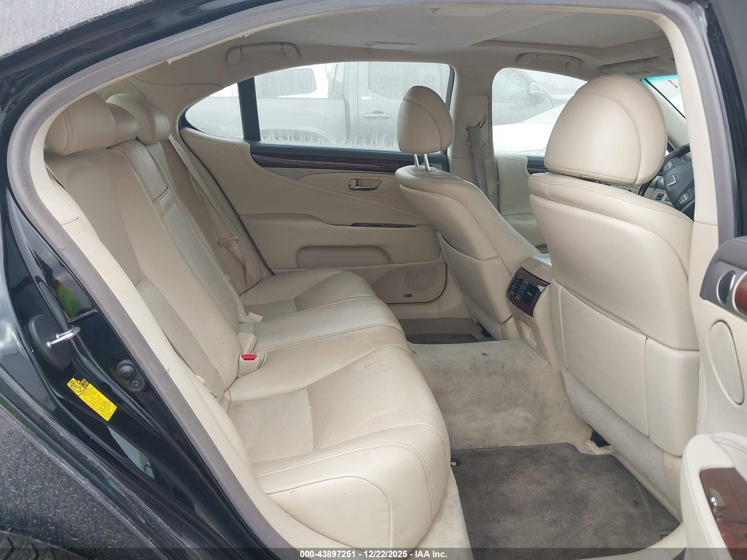 LEXUS LS image 8