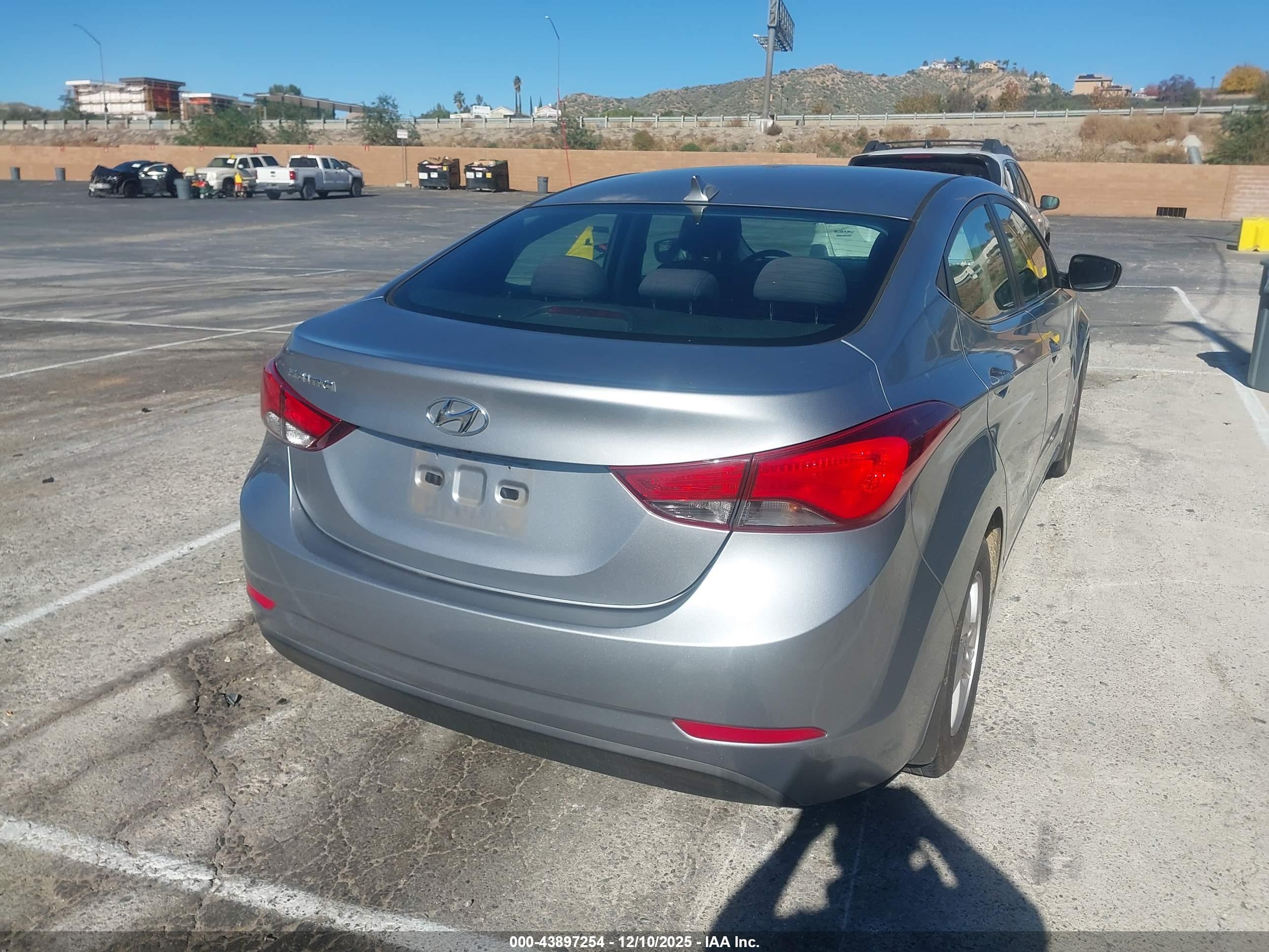 HYUNDAI ELANTRA image 4
