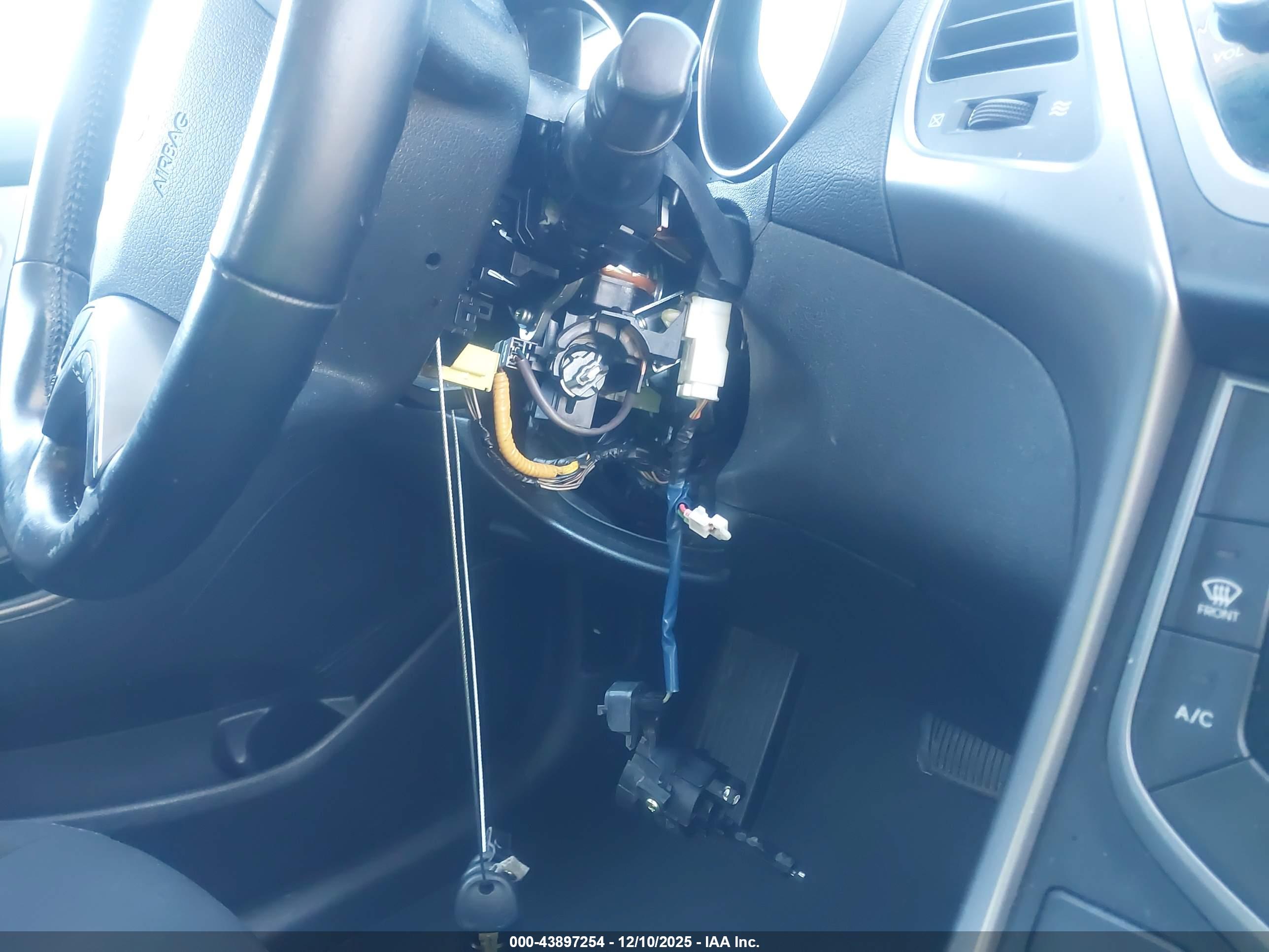 HYUNDAI ELANTRA image 6
