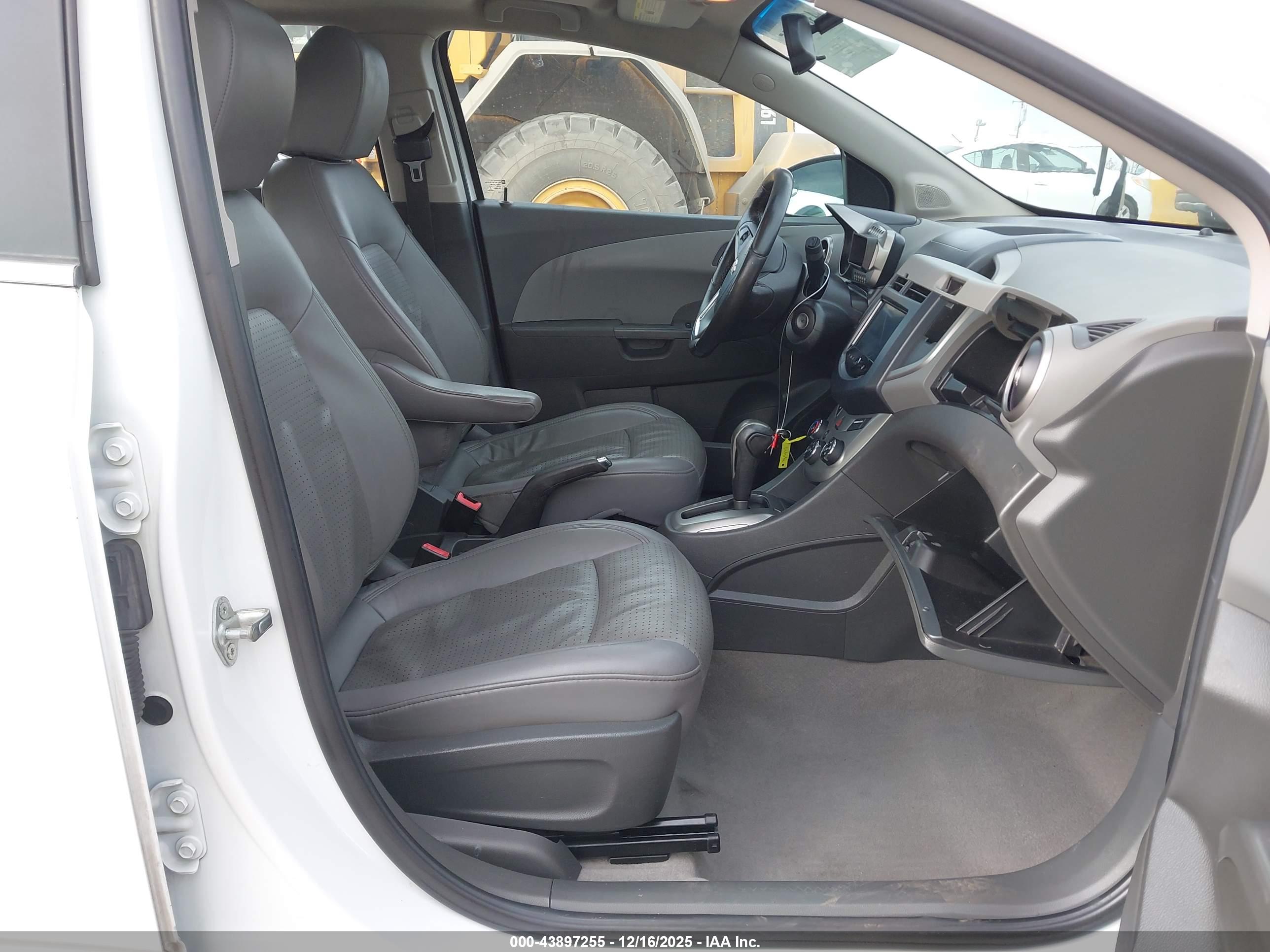 CHEVROLET SONIC image 5