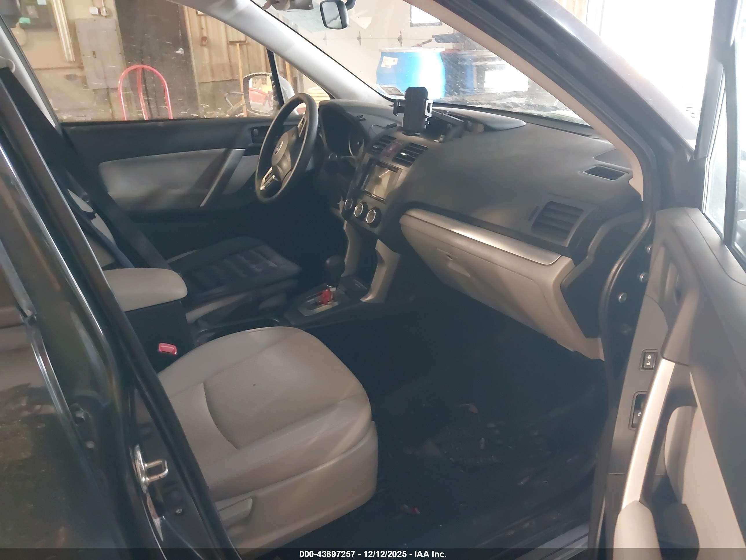 SUBARU FORESTER image 5