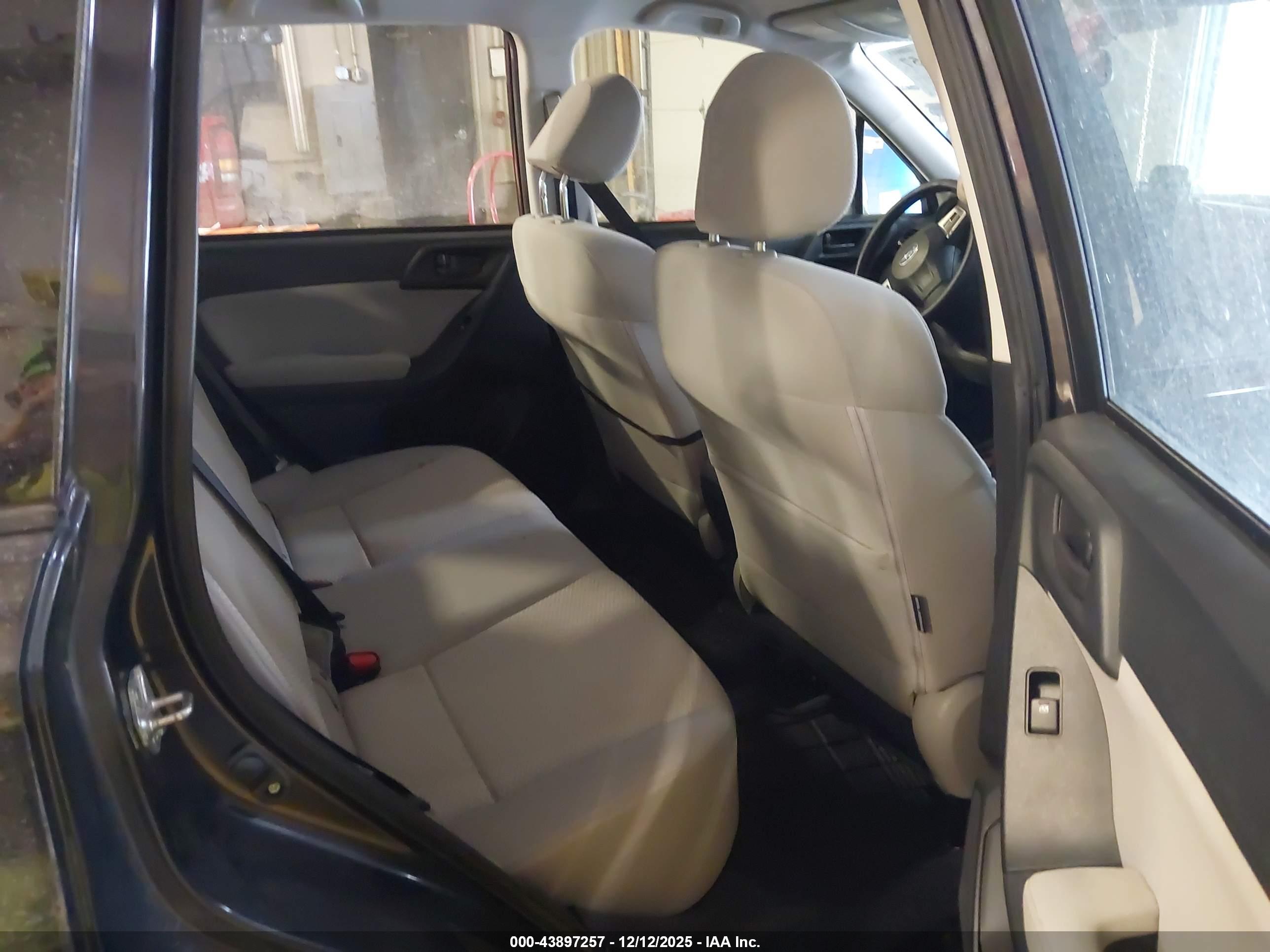 SUBARU FORESTER image 8