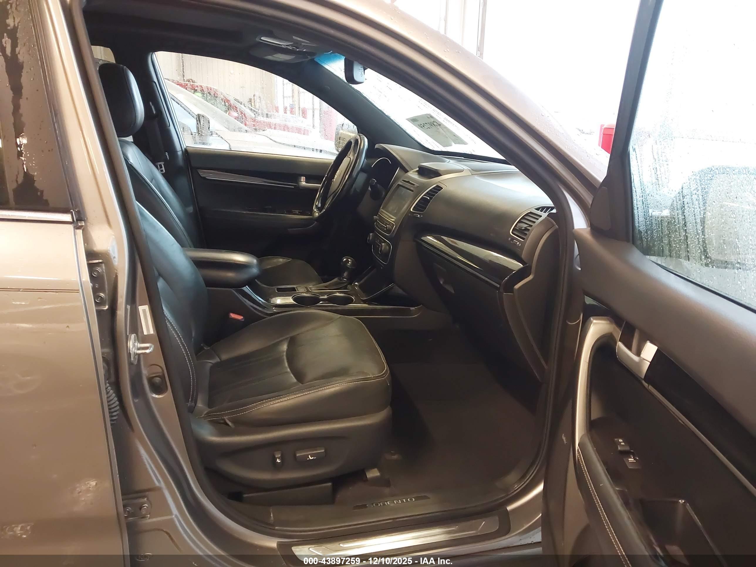 KIA SORENTO image 5