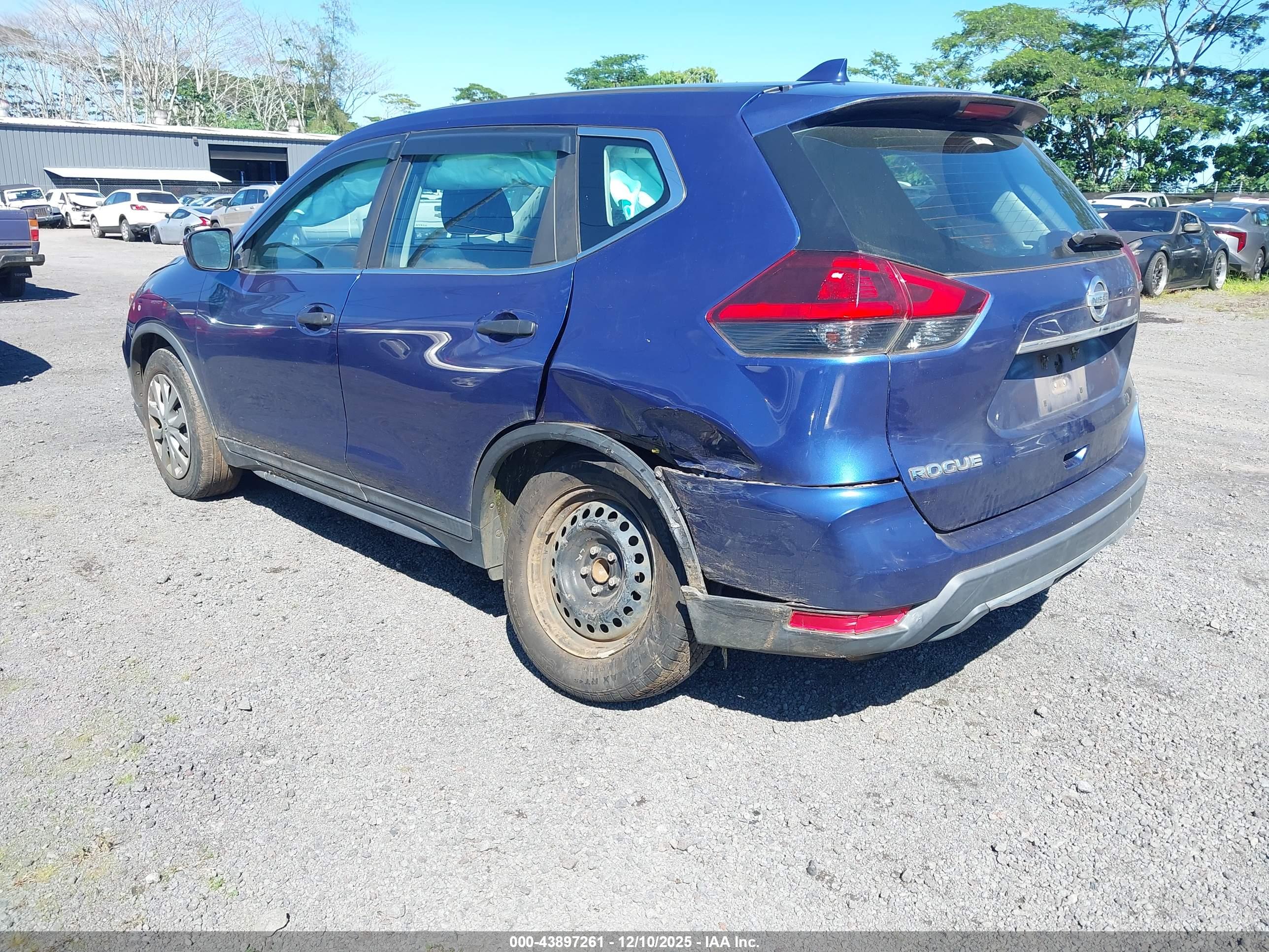 NISSAN ROGUE image 3