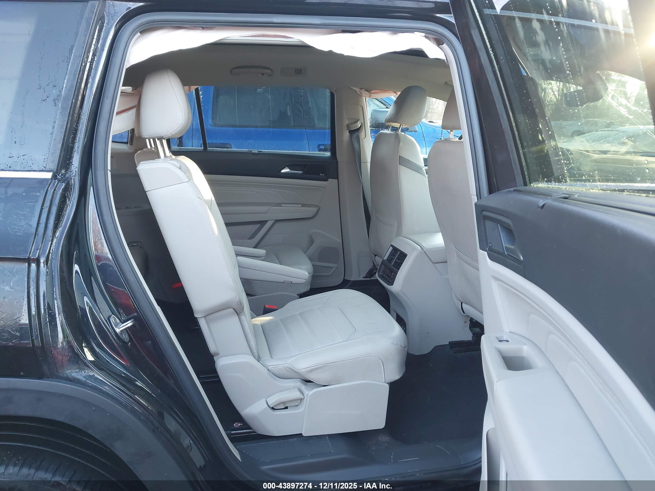 VOLKSWAGEN ATLAS image 8