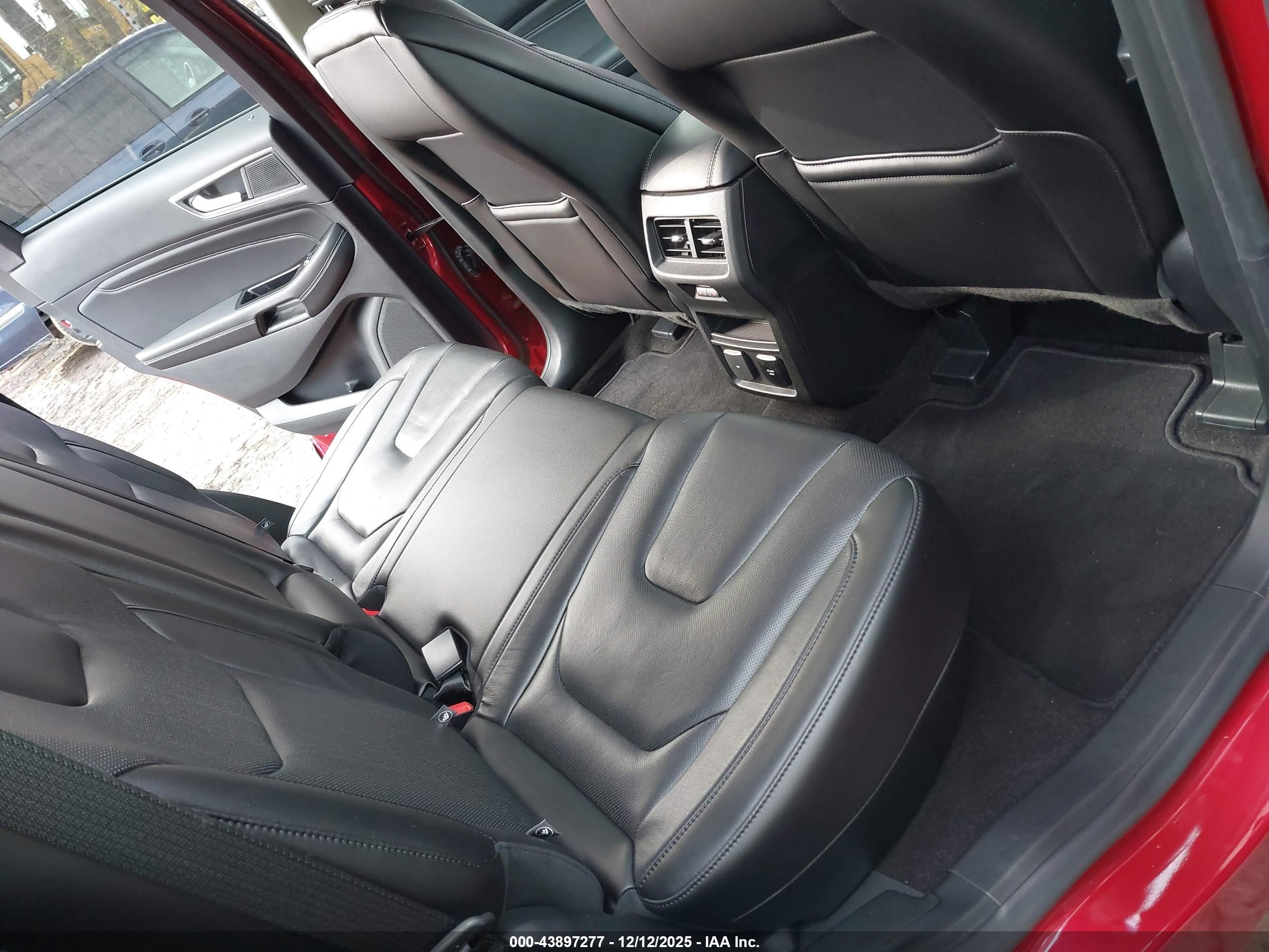 FORD EDGE image 8