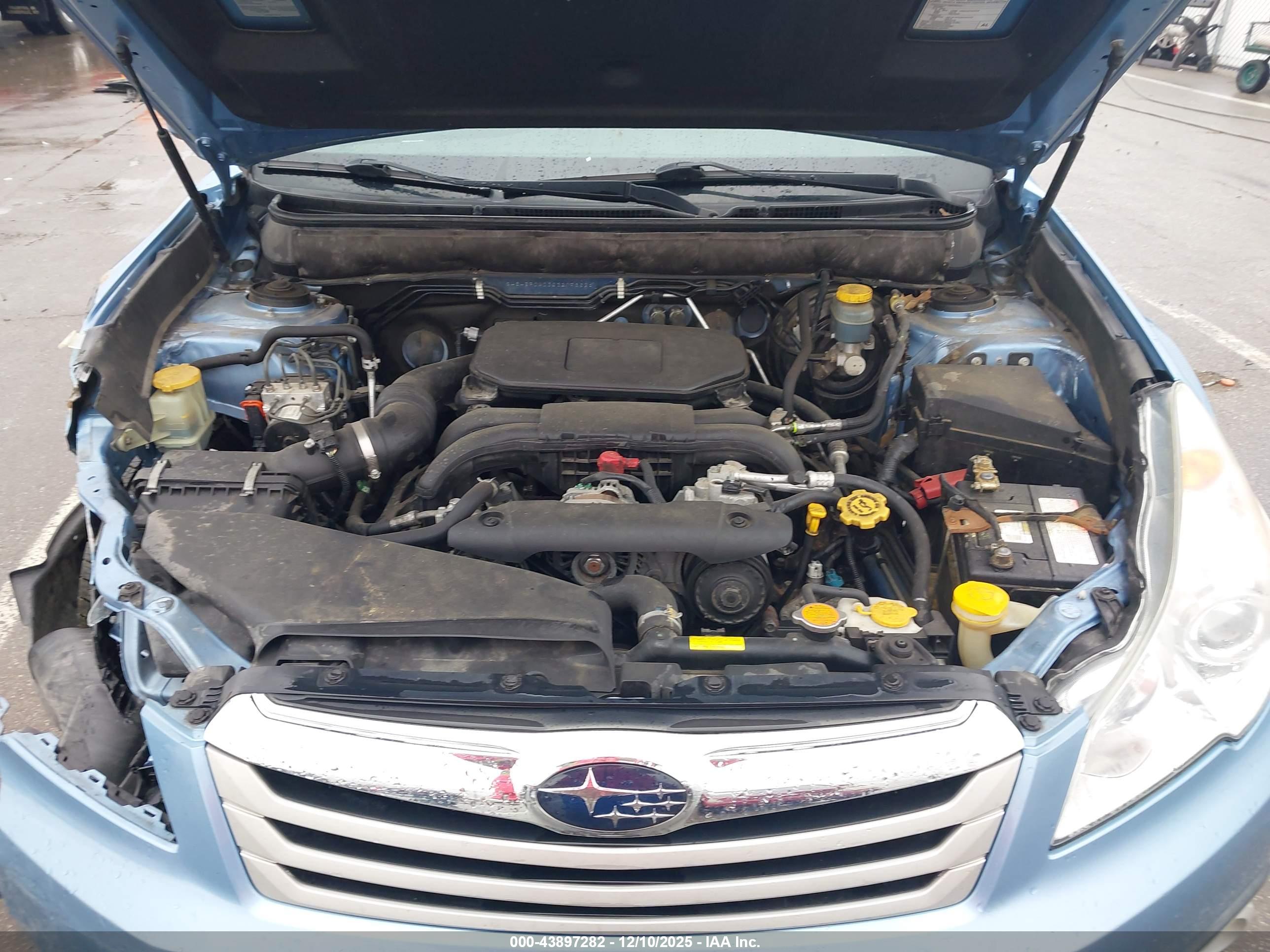 SUBARU OUTBACK image 10