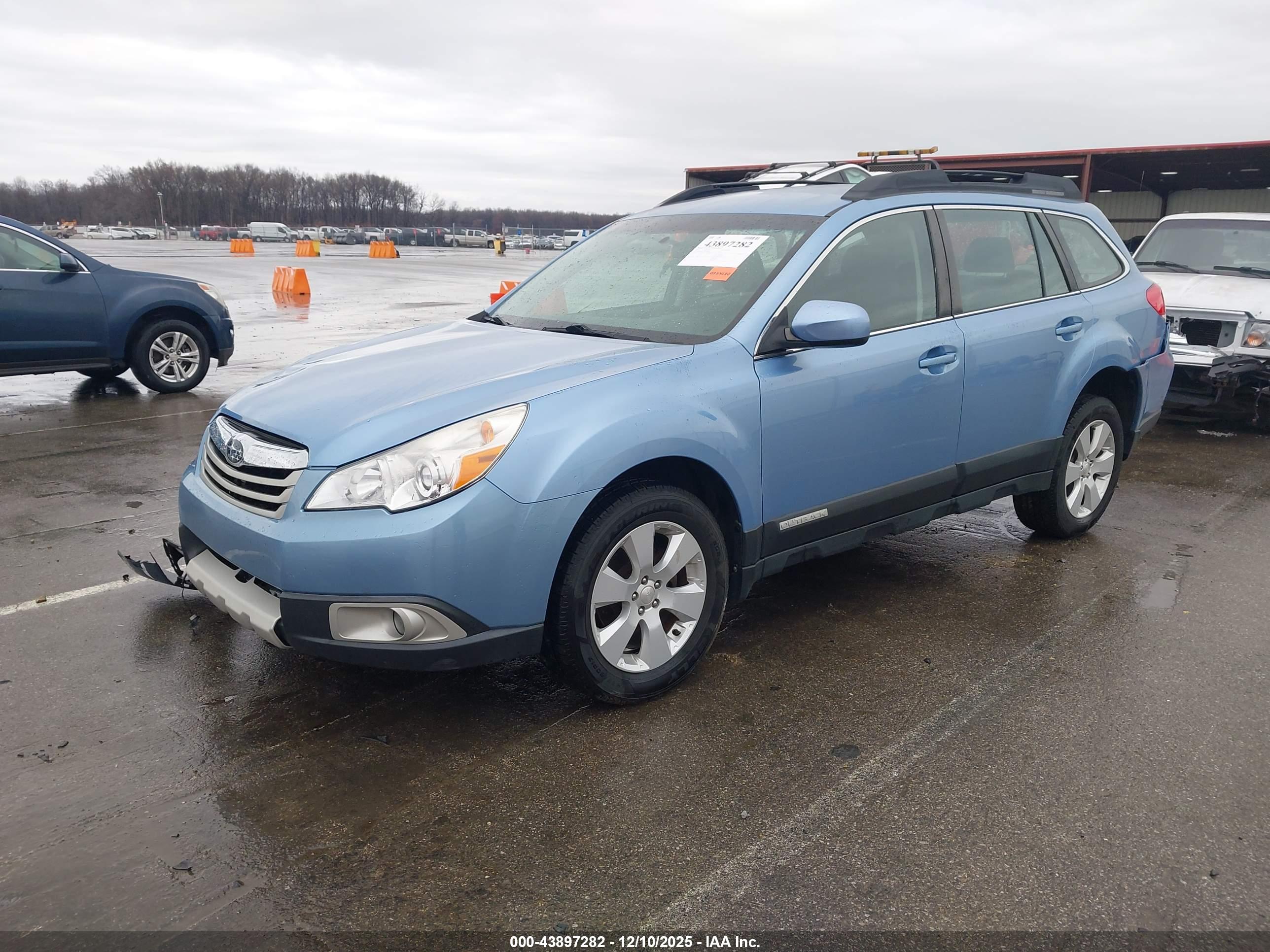 SUBARU OUTBACK image 2