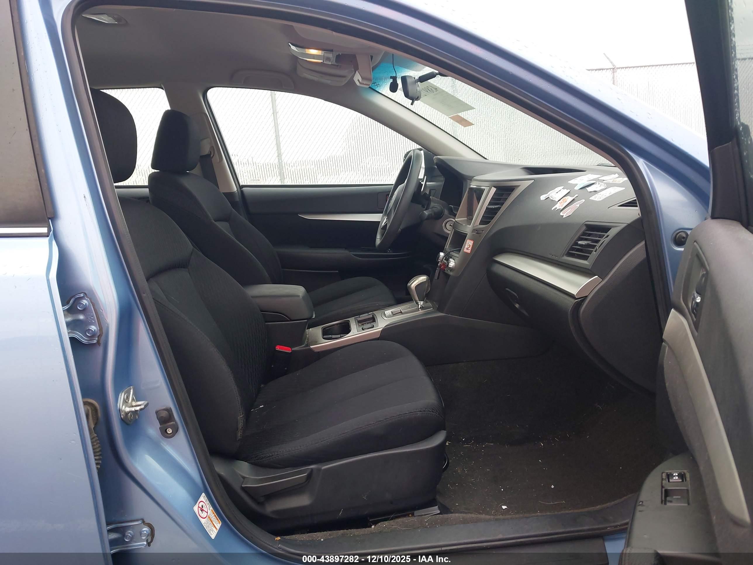 SUBARU OUTBACK image 5