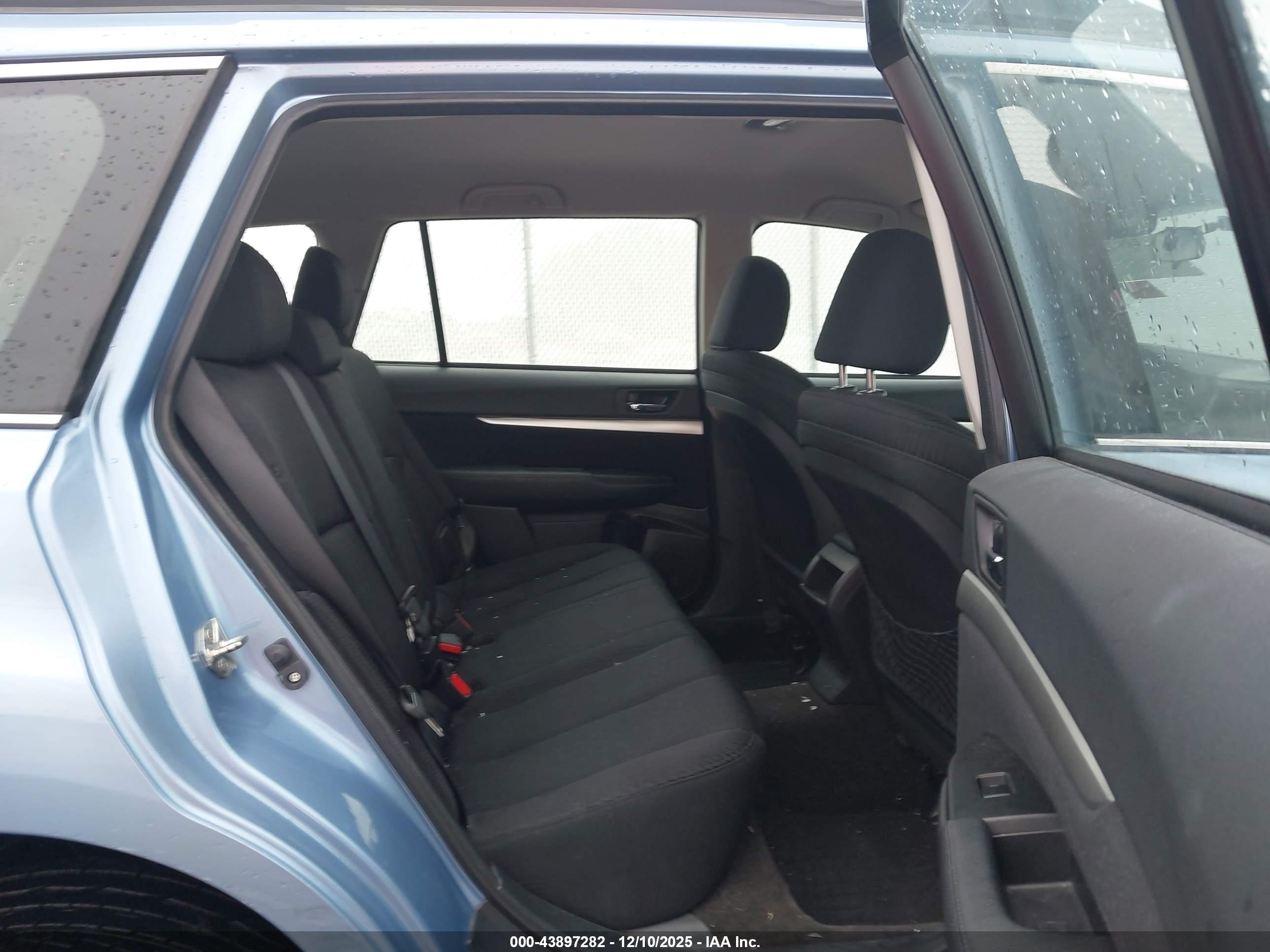 SUBARU OUTBACK image 8