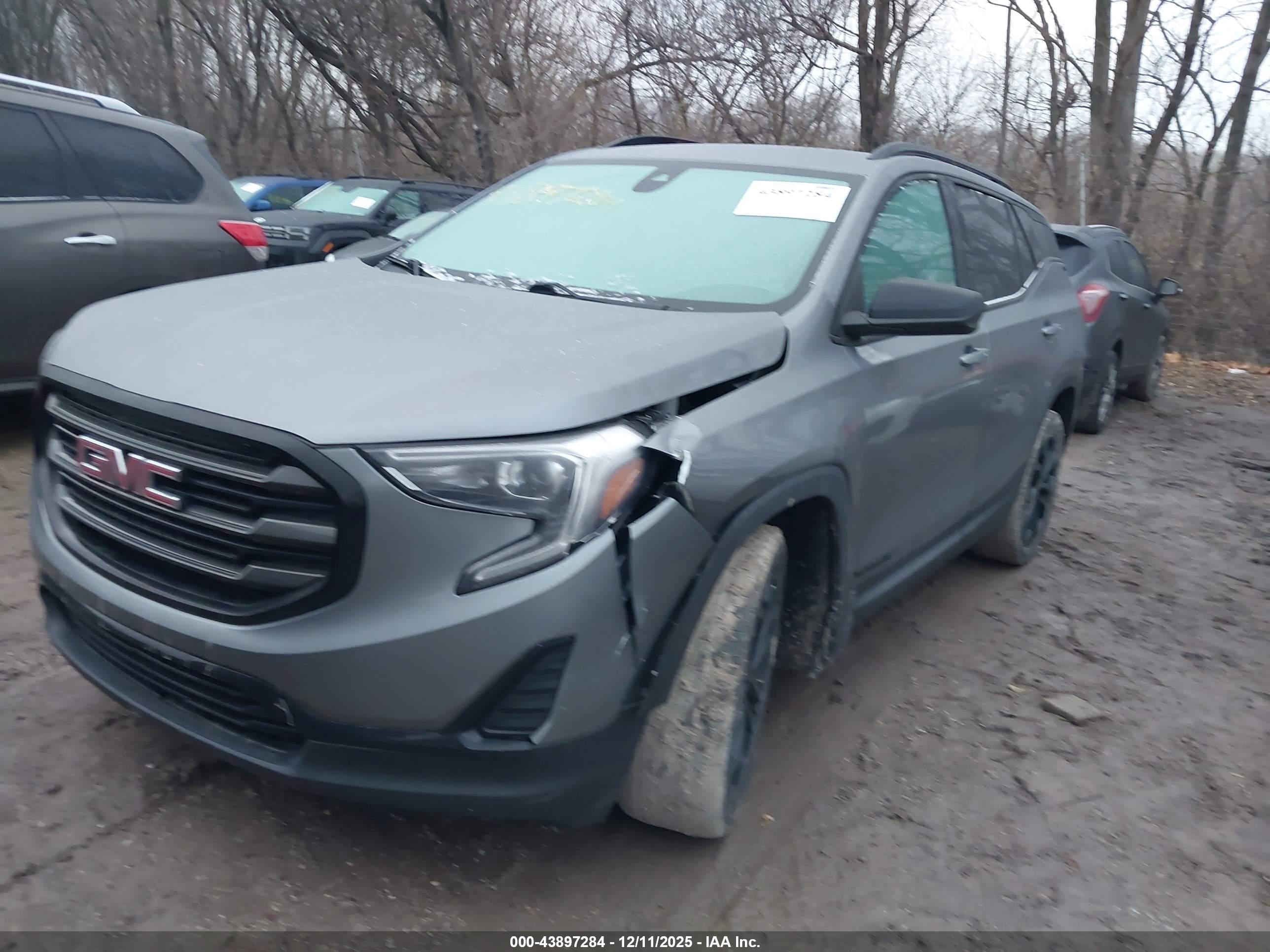 GMC TERRAIN image 2