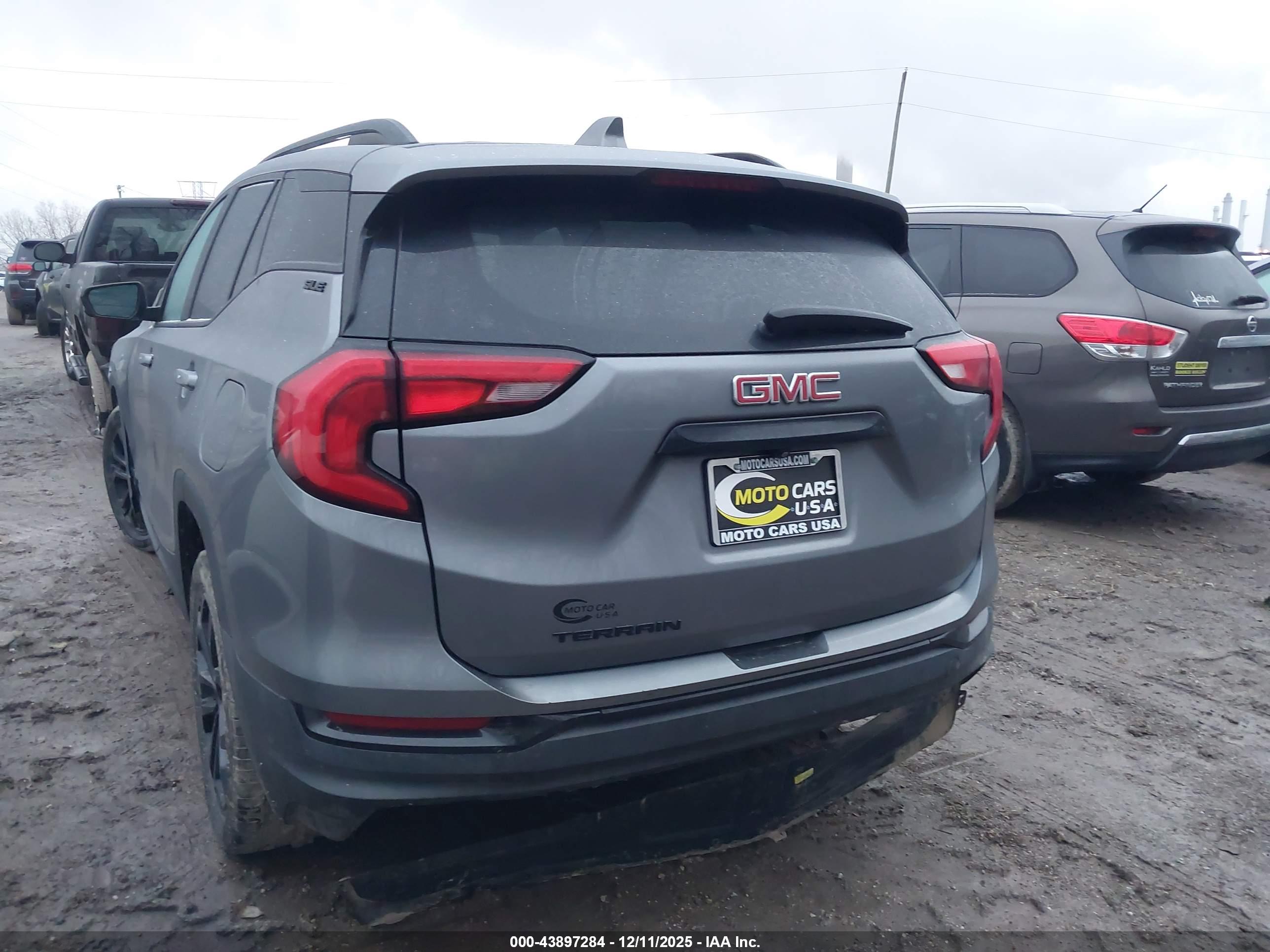 GMC TERRAIN image 3