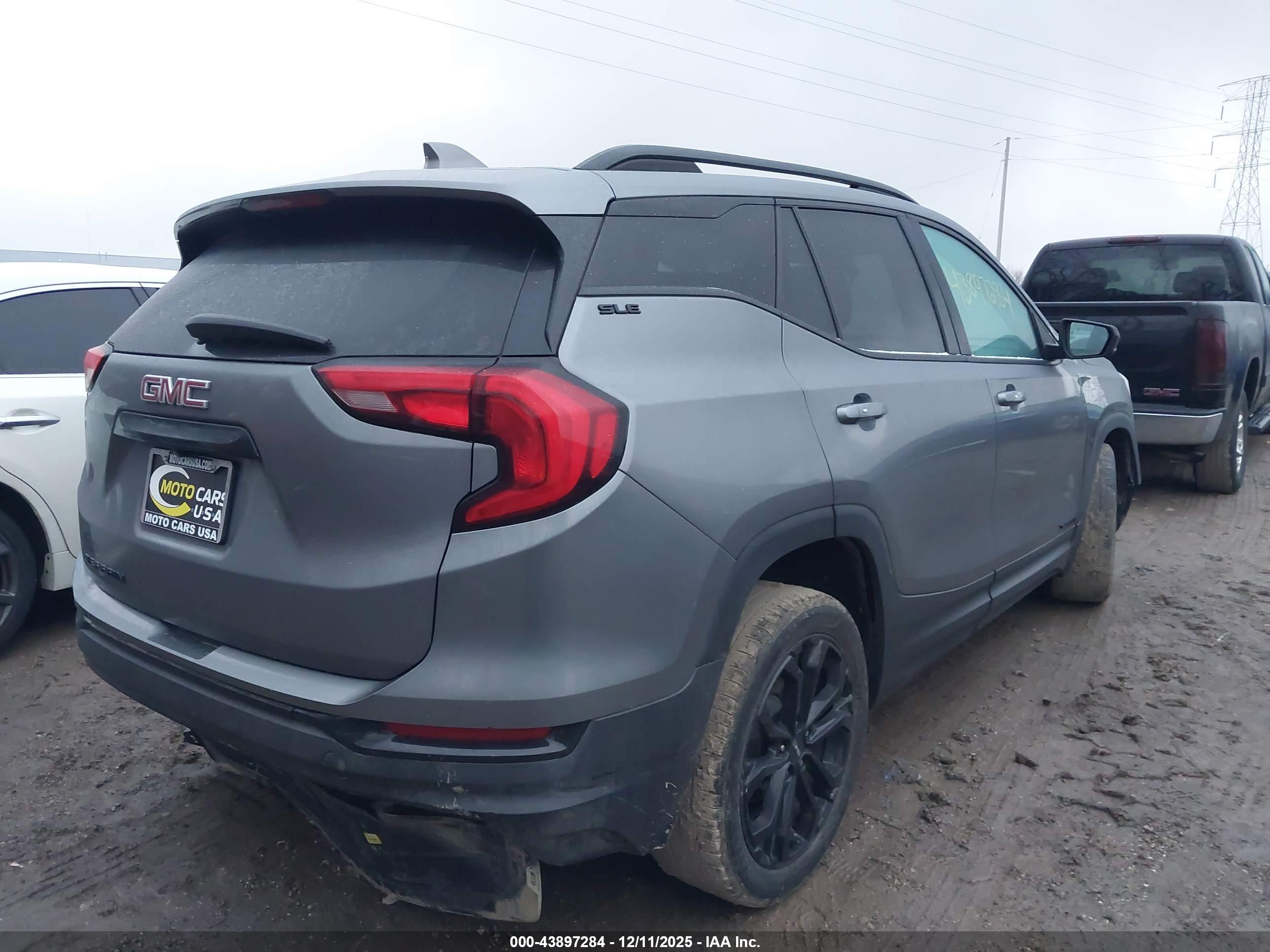 GMC TERRAIN image 4