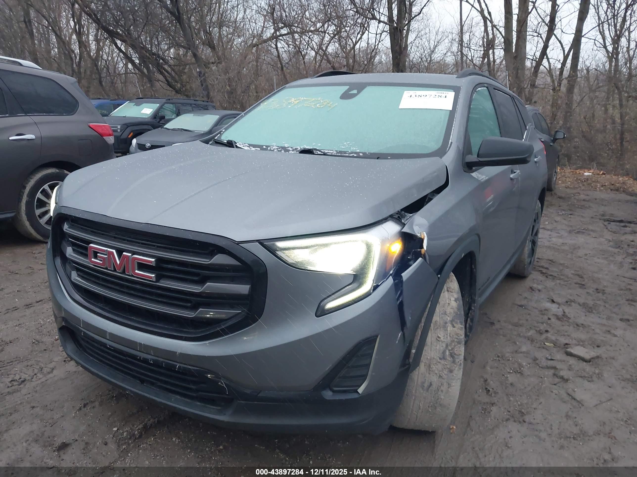 GMC TERRAIN image 6